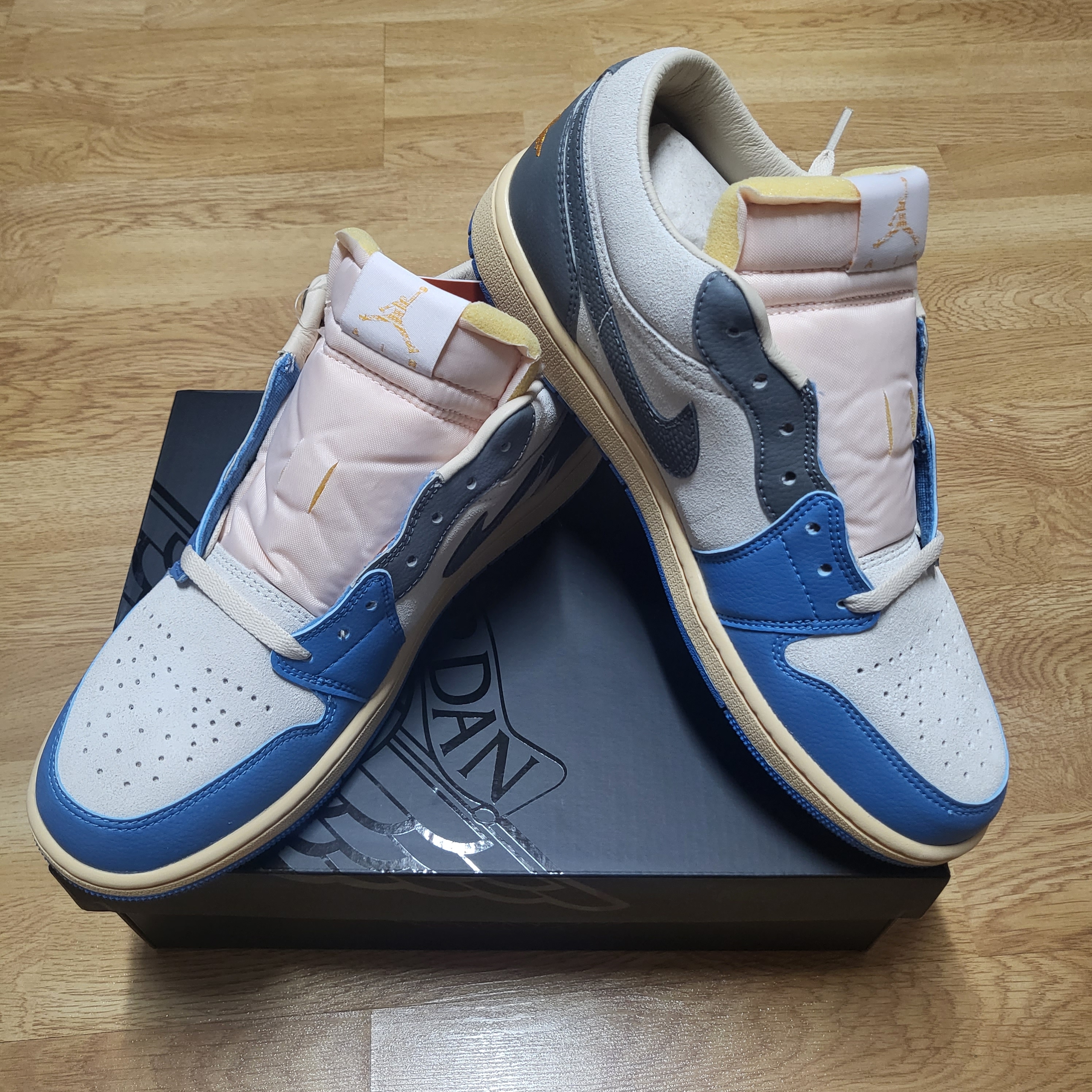 Jordan 1 Low SE Tokyo 96 착용 스타일 - 1
