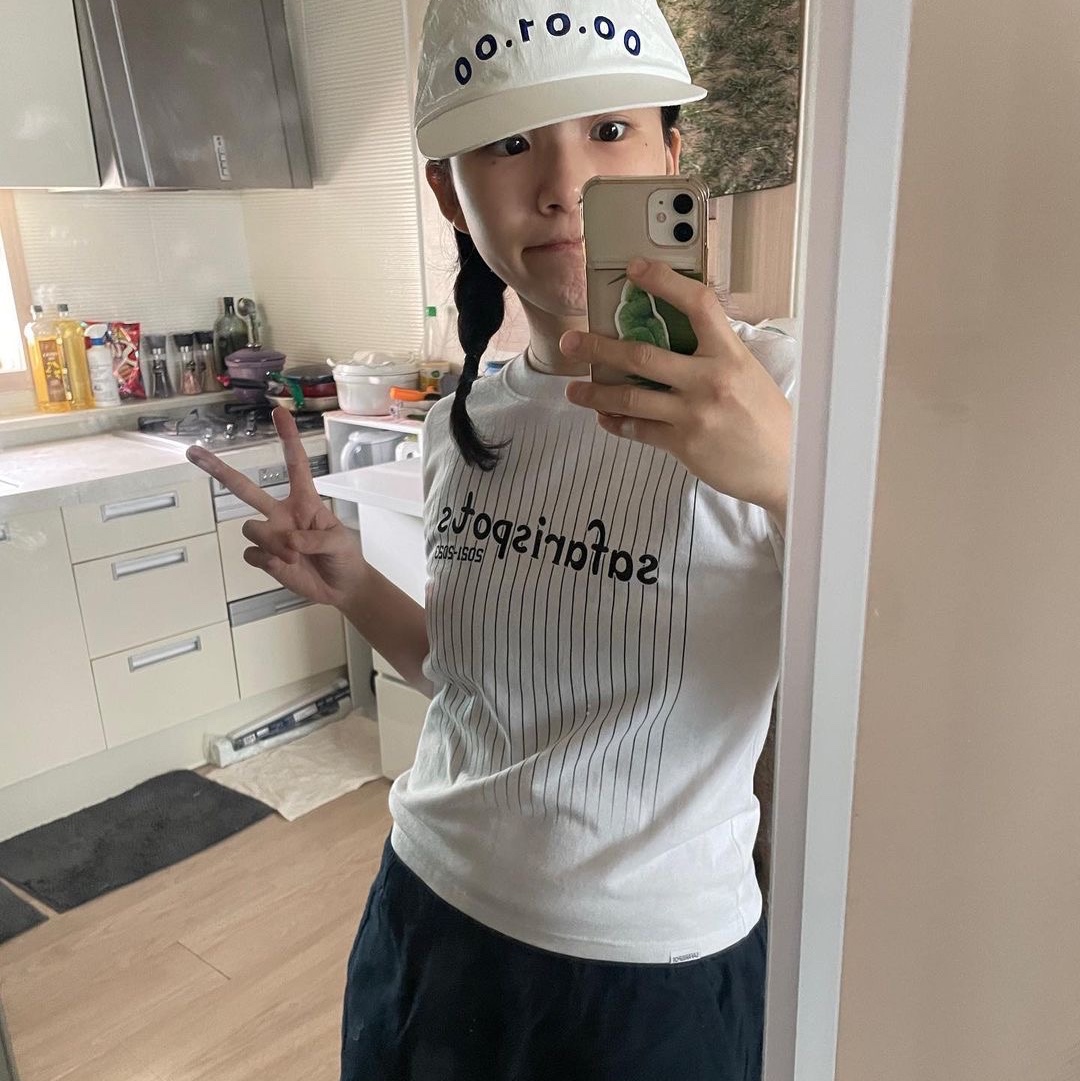 Safarispot Women 1/2 Safarispots Magazine Tee White 착용 스타일 - 2