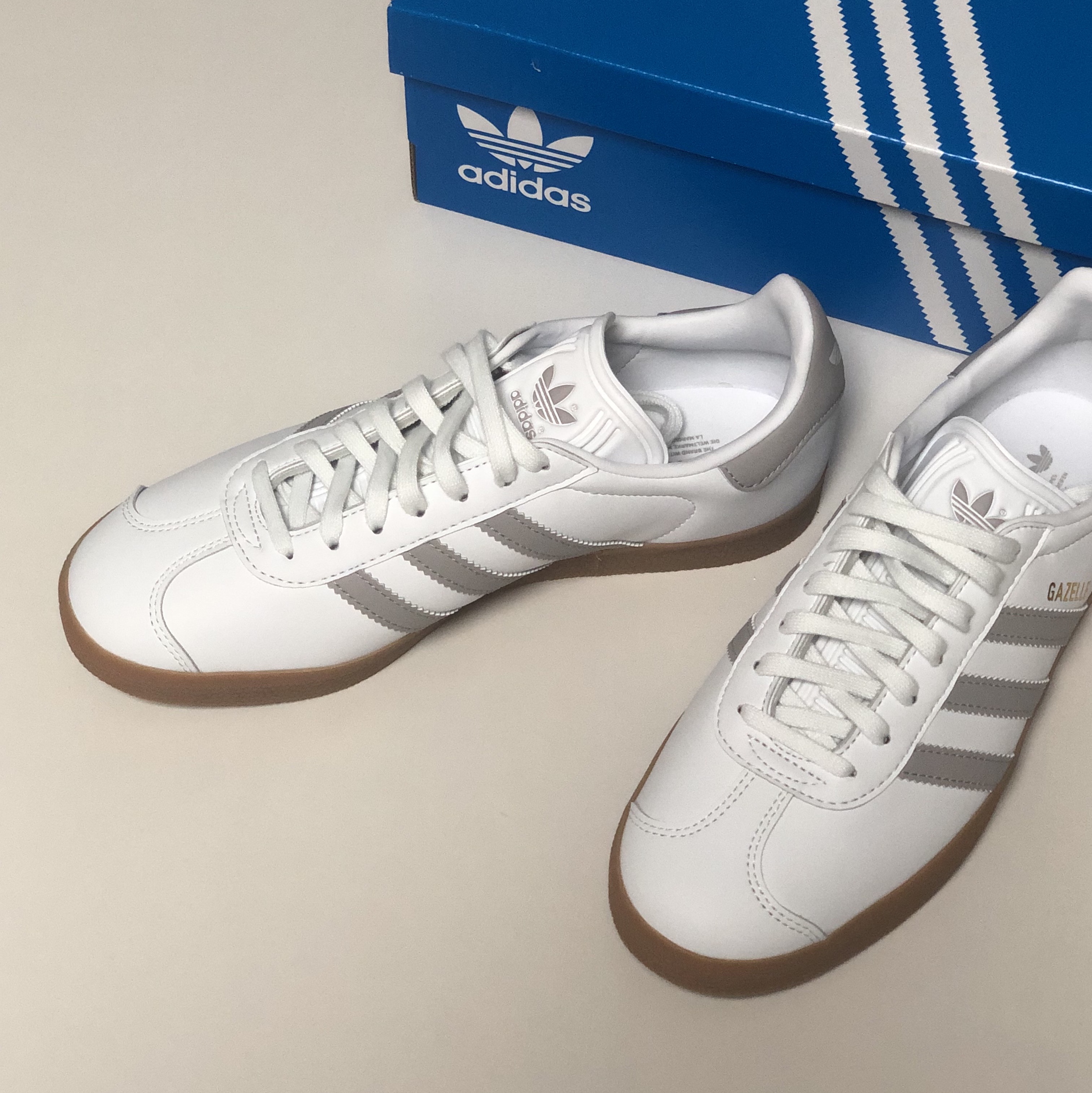 Adidas Gazelle White Grey 착용 스타일