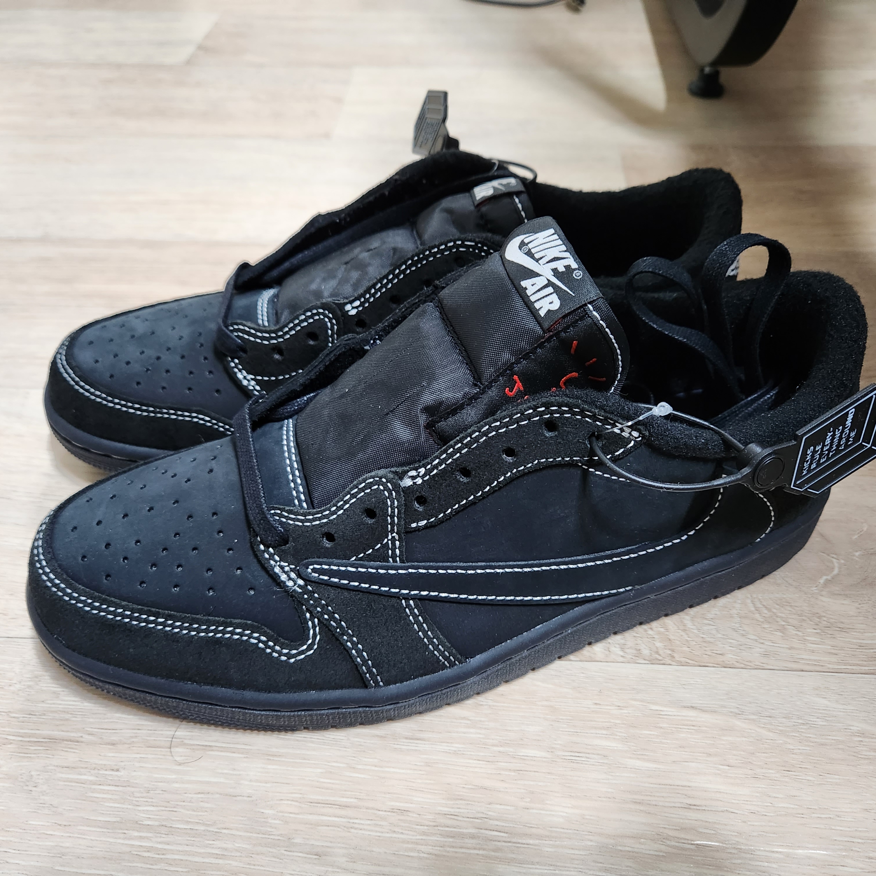 Jordan 1 x Travis Scott Retro Low OG SP Black Phantom 착용 스타일