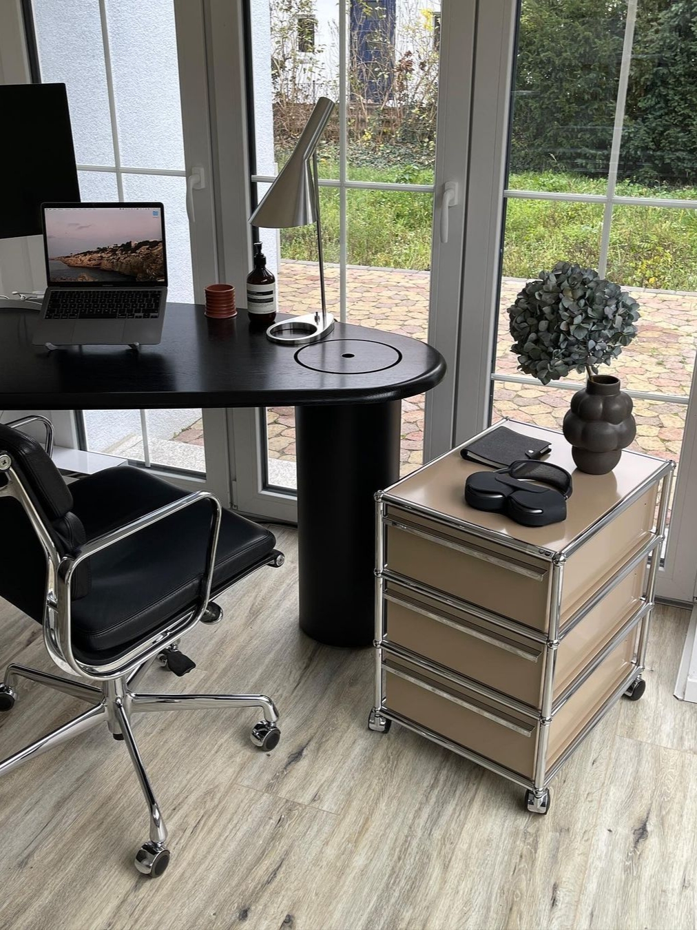 USM Haller Pedestal 1x3 Steel Blue, USM Haller Pedestal 1x3 Yellow 착용 스타일
