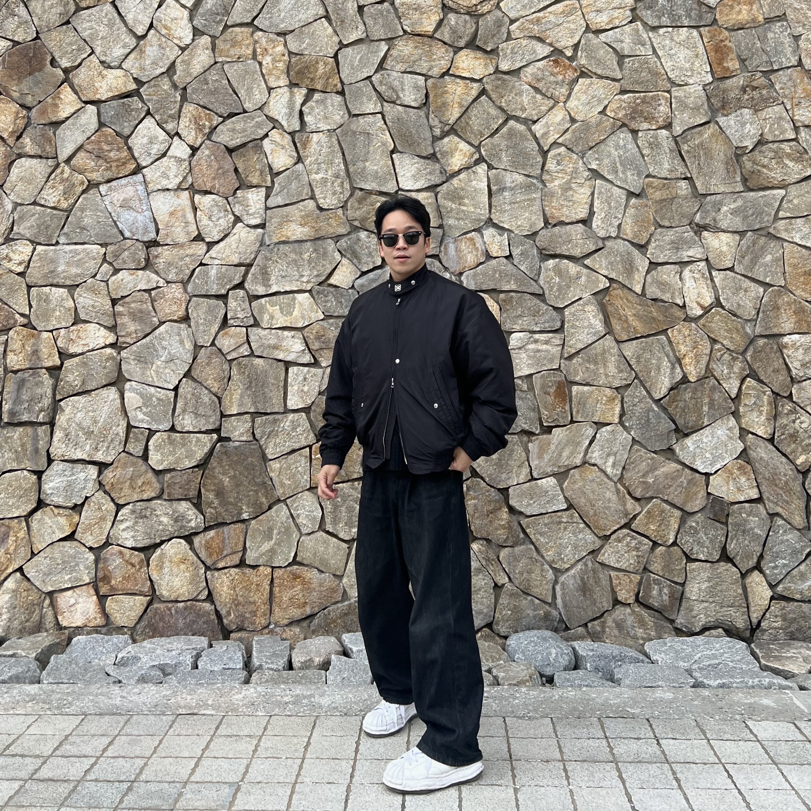 Maison Mihara Yasuhiro Blakey OG Sole Leather Low-top Sneakers White, Zara x Ader Error Patchwork Oversize Knit Sweater Black 착용 스타일 - 1