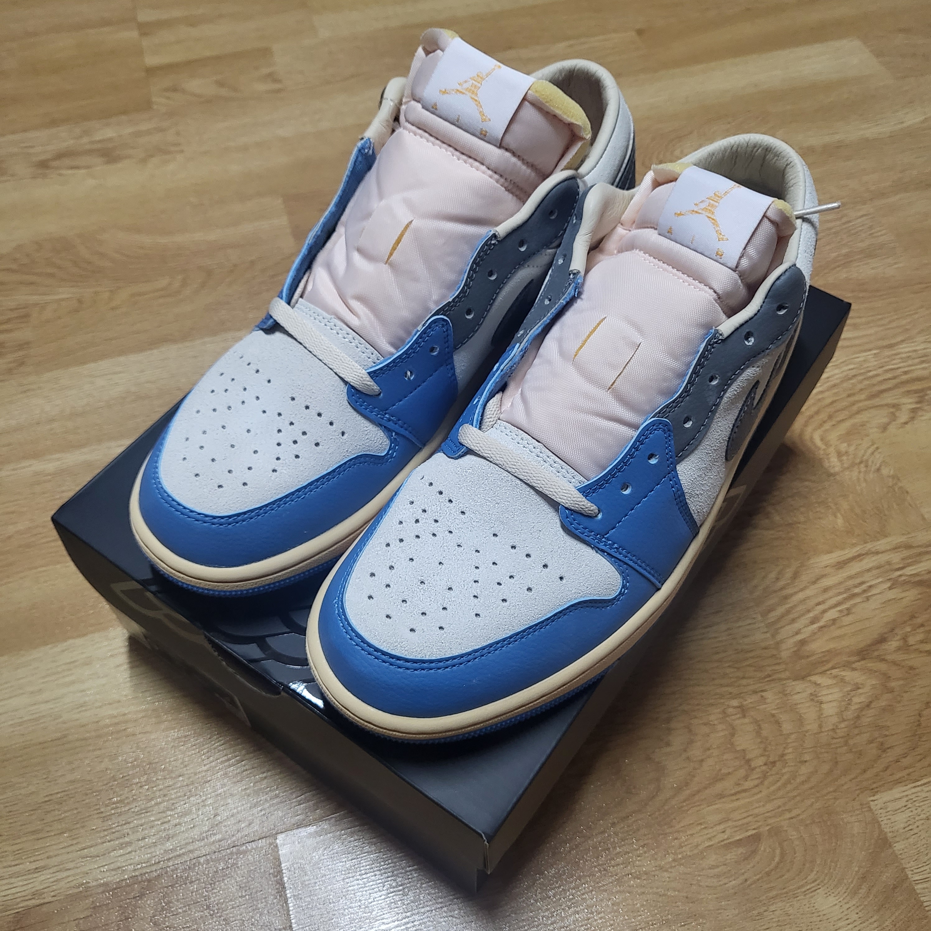 Jordan 1 Low SE Tokyo 96 착용 스타일 - 2