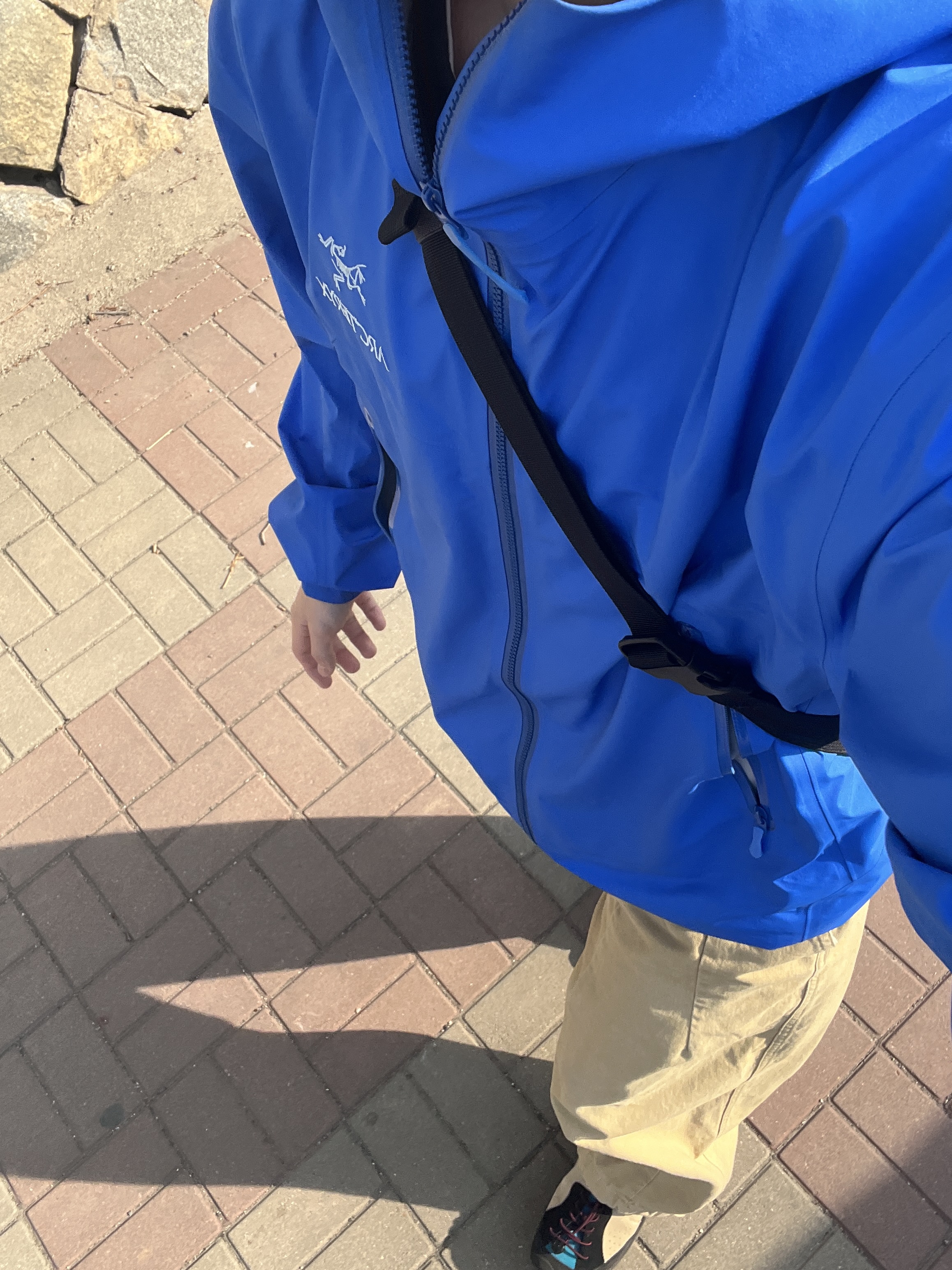Arc'teryx Beta Jacket Fluidity, Keen Jasper Rocks SP Sneakers Beige 착용 스타일 - 1