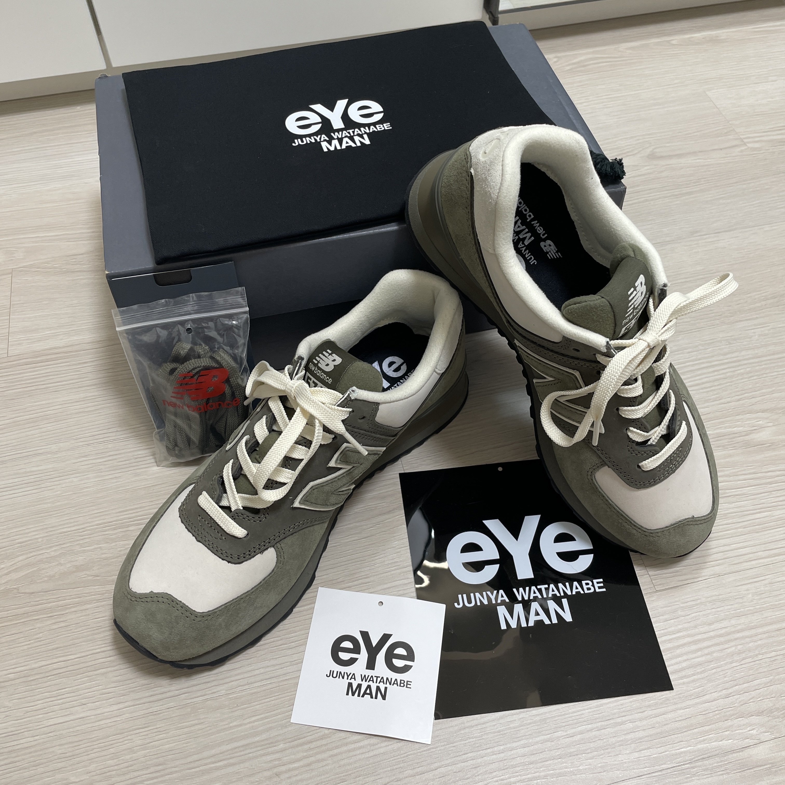 New Balance x Comme des Garcons Junya Watanabe Man 574 Suede Khaki Off White, New Balance x Comme des Garcons Junya Watanabe Man 574 Suede Grey Off White 착용 스타일 - 1