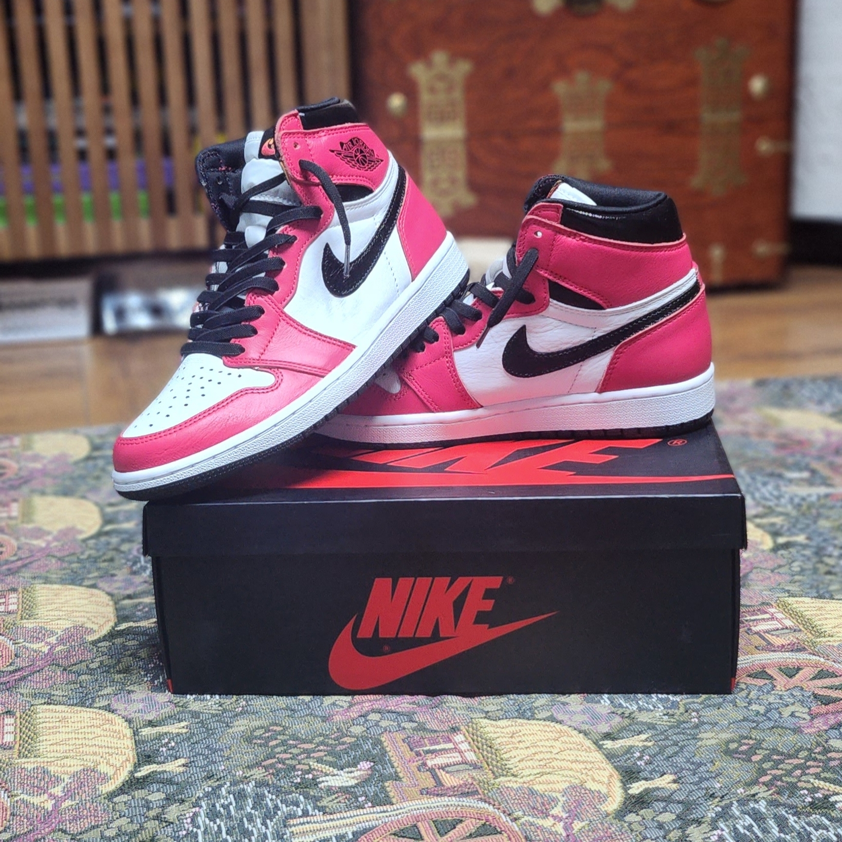 Jordan 1 Retro High OG Light Fusion Red 착용 스타일 - 2