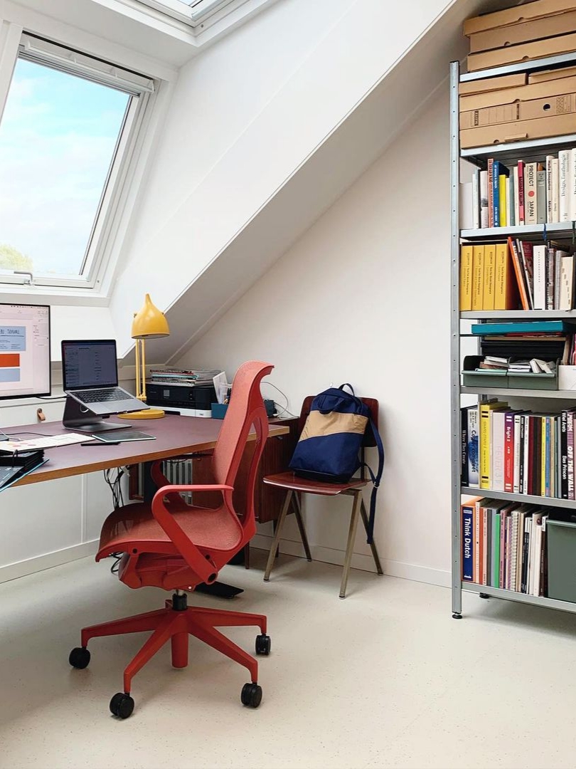 Herman Miller Cosm High Back Chair Canyon 착용 스타일