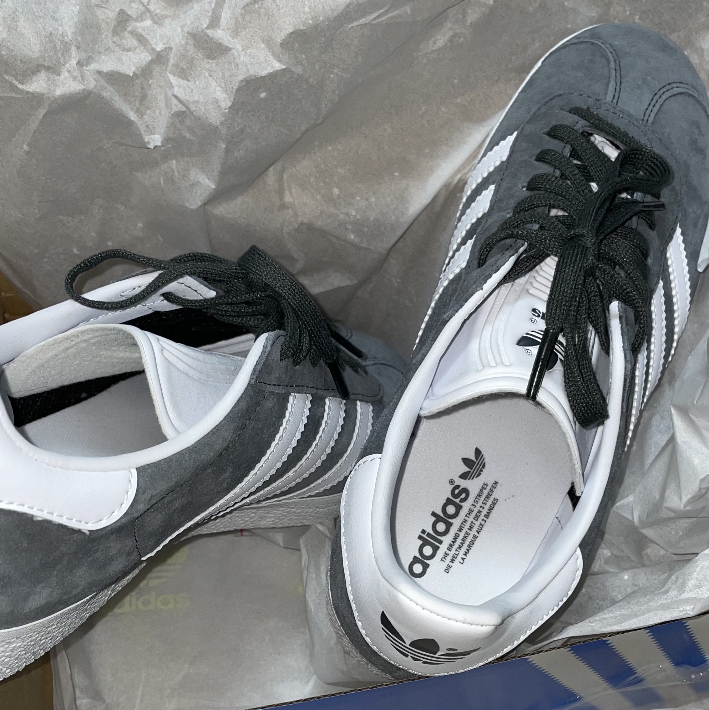 Adidas Gazelle Solid Grey 착용 스타일 - 3