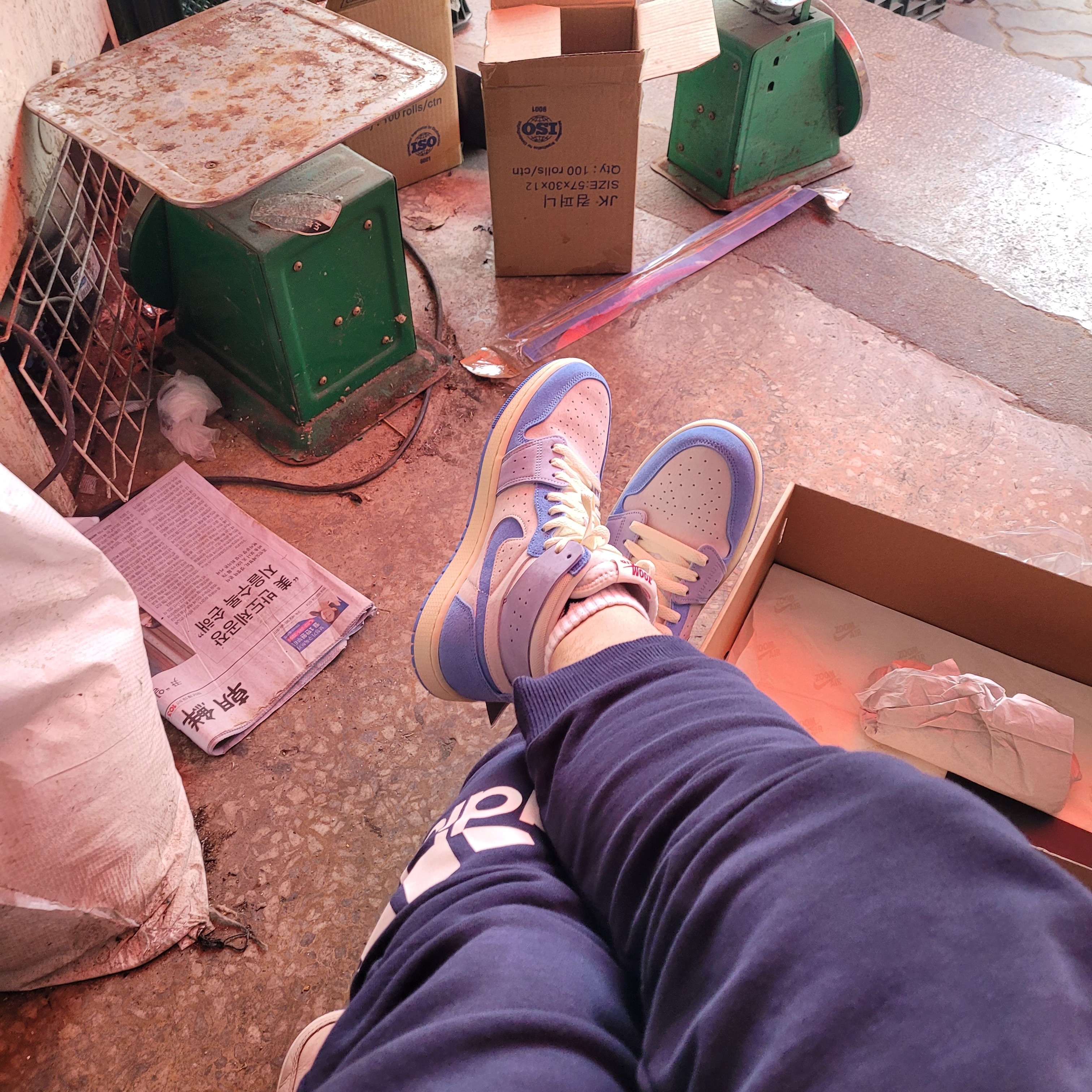 (W) Jordan 1 Zoom Air CMFT 2 Phantom University Blue 착용 스타일 - 3