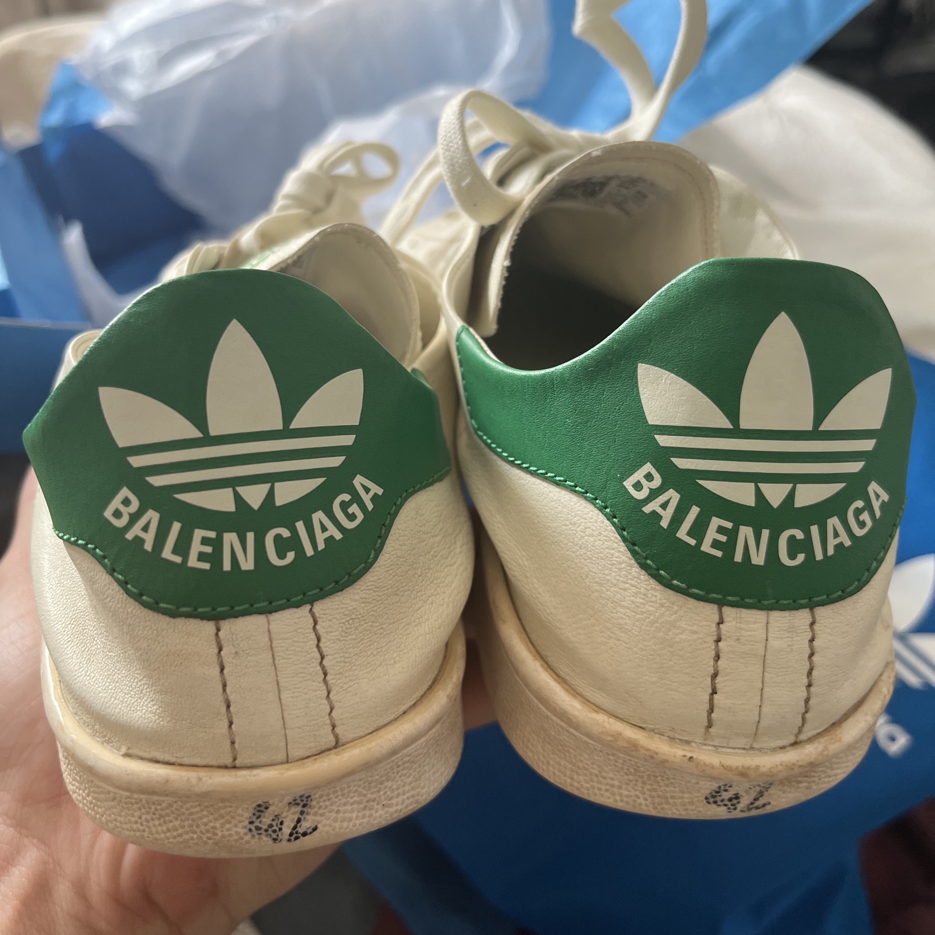 Balenciaga x Adidas Stan Smith Worn Out White Green 착용 스타일 - 1