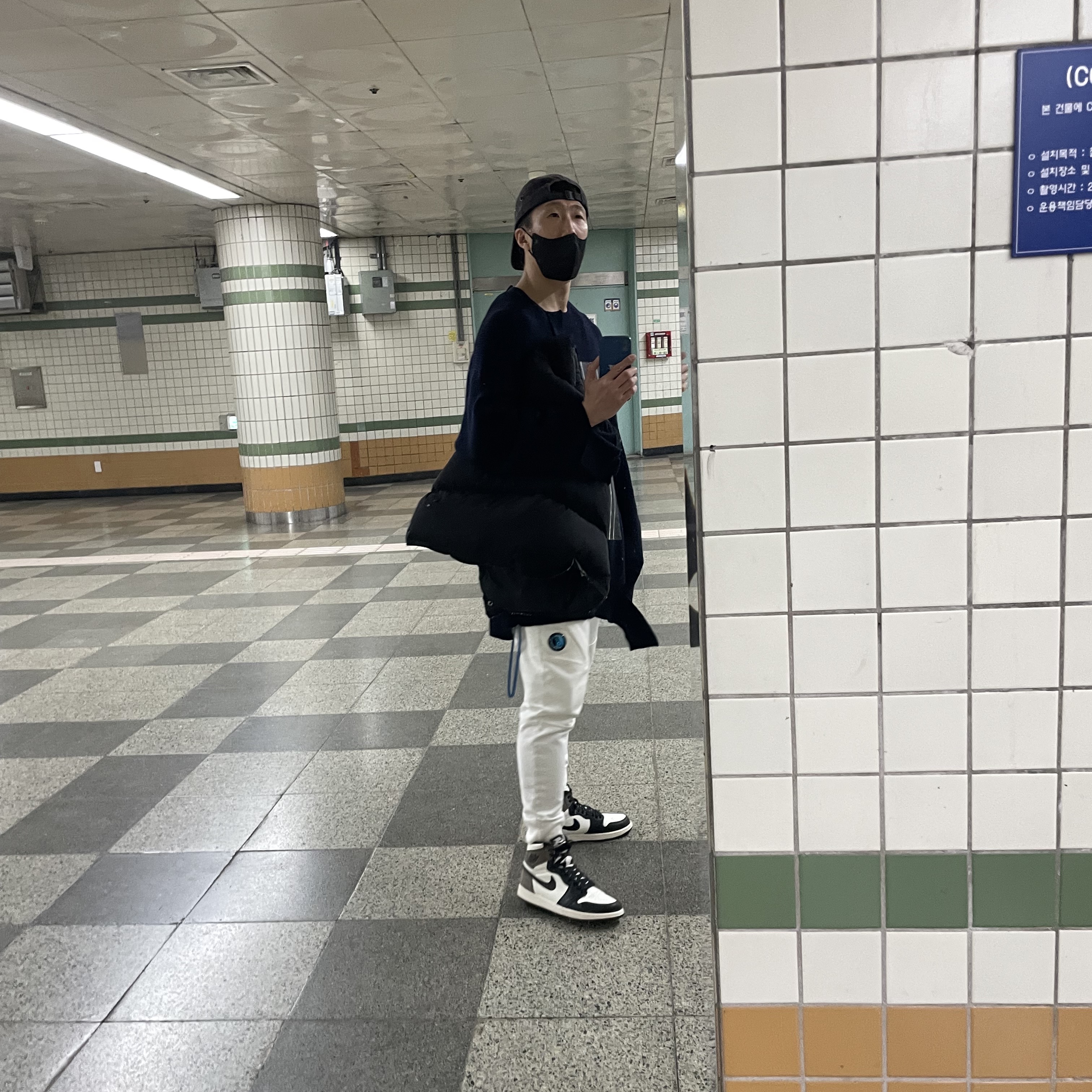 Jordan 1 Retro High OG Black Mocha 착용 스타일