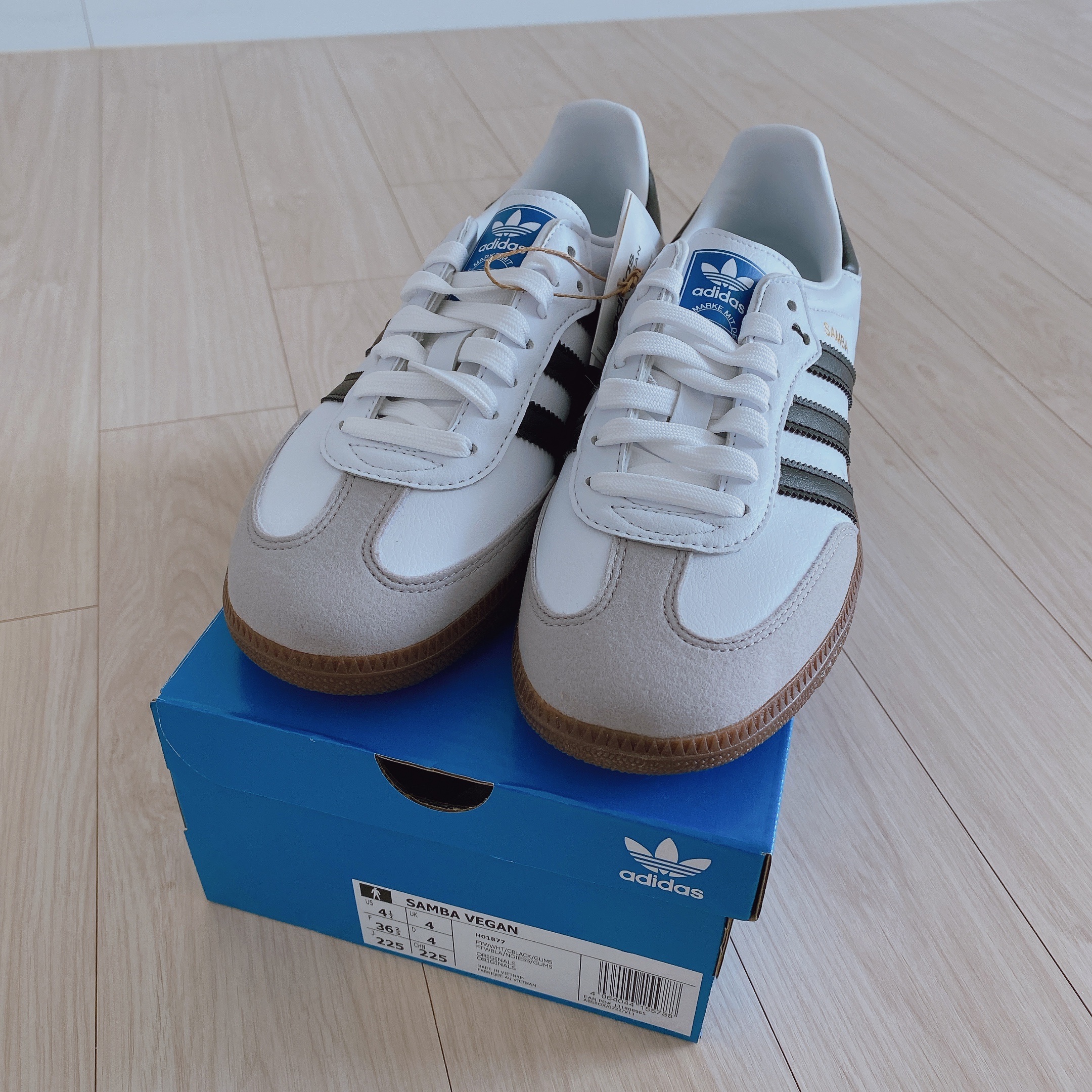 Adidas Samba Vegan White Black 착용 스타일 - 1