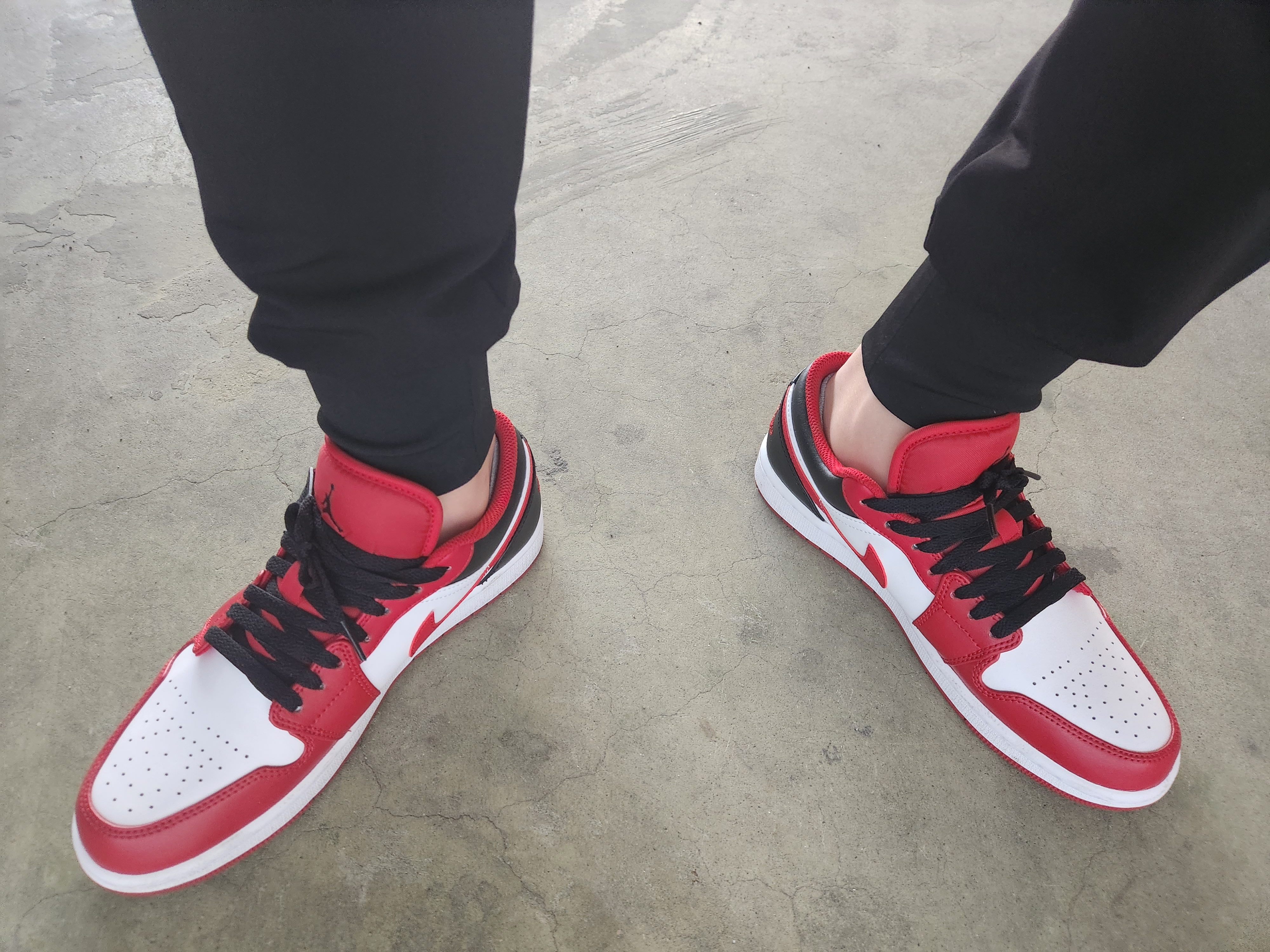 Jordan 1 Low White Gym Red Black 착용 스타일