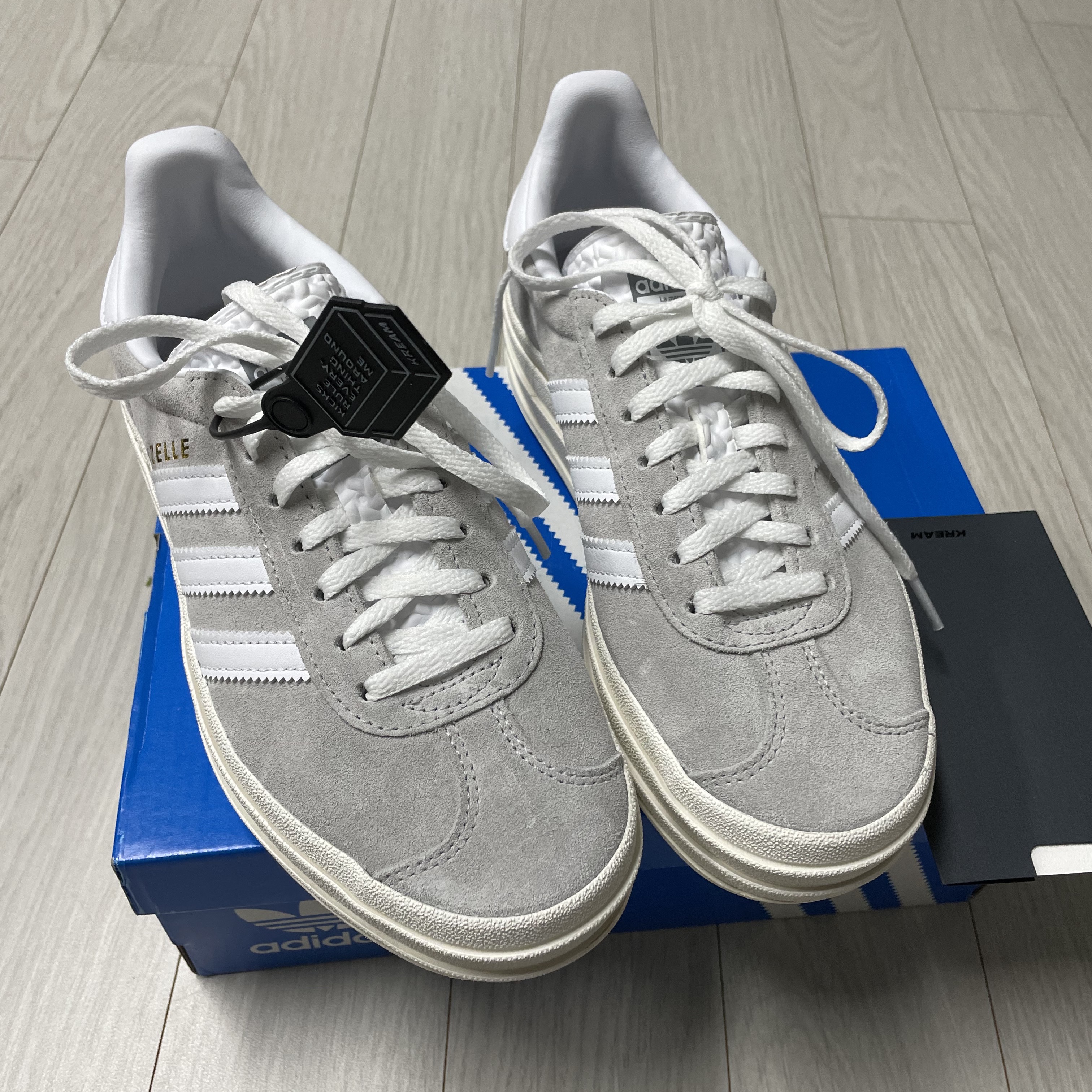(W) Adidas Gazelle Bold Grey Cloud White 착용 스타일