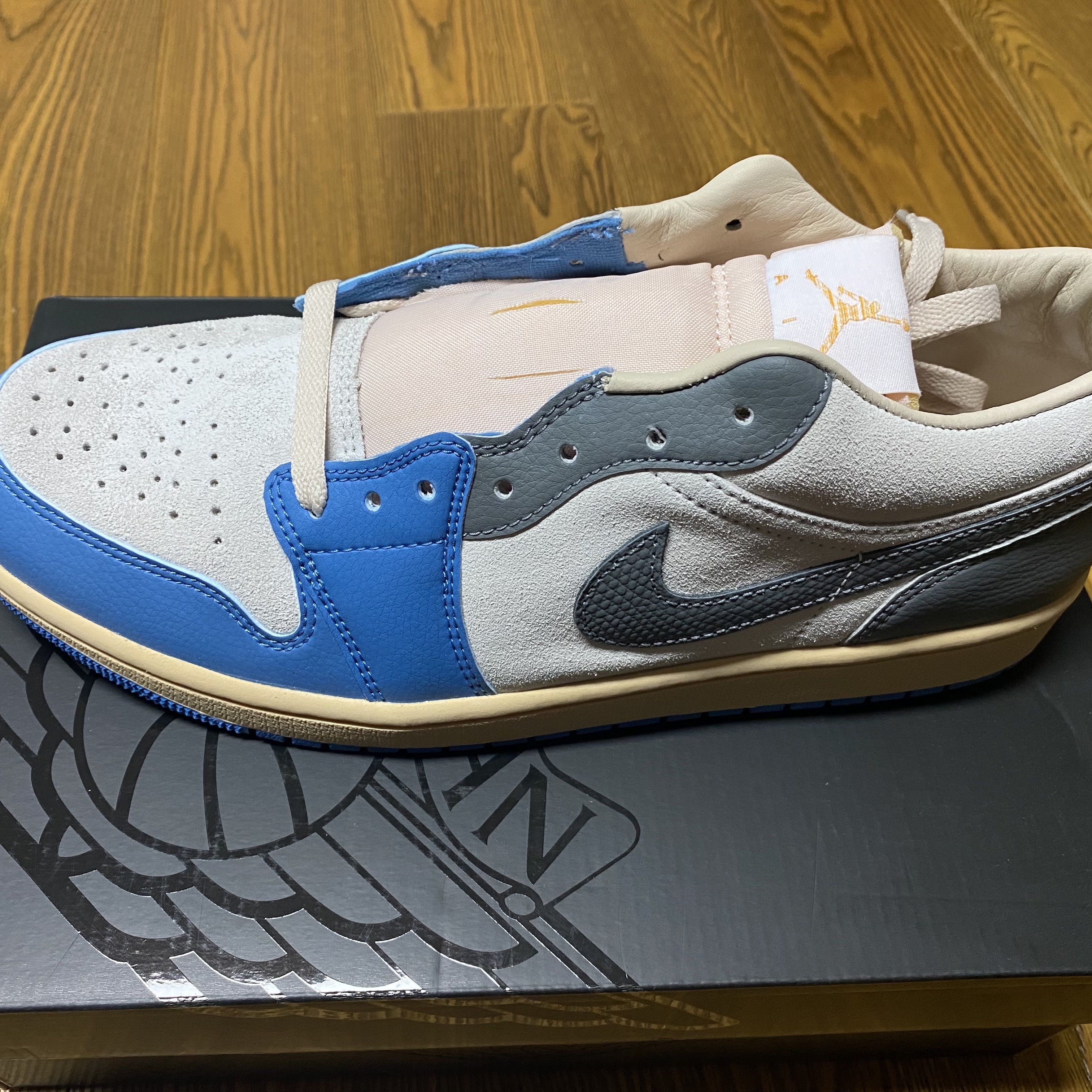 Jordan 1 Low SE Tokyo 96 착용 스타일 - 2