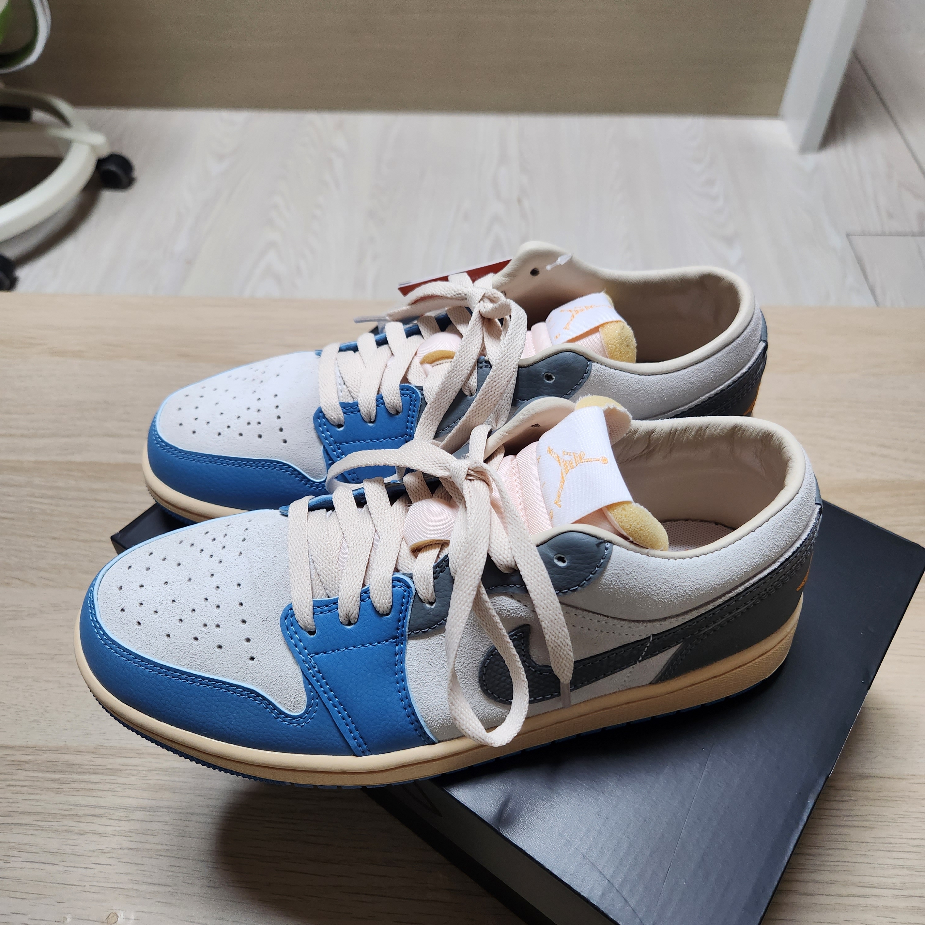 Jordan 1 Low SE Tokyo 96 착용 스타일 - 2