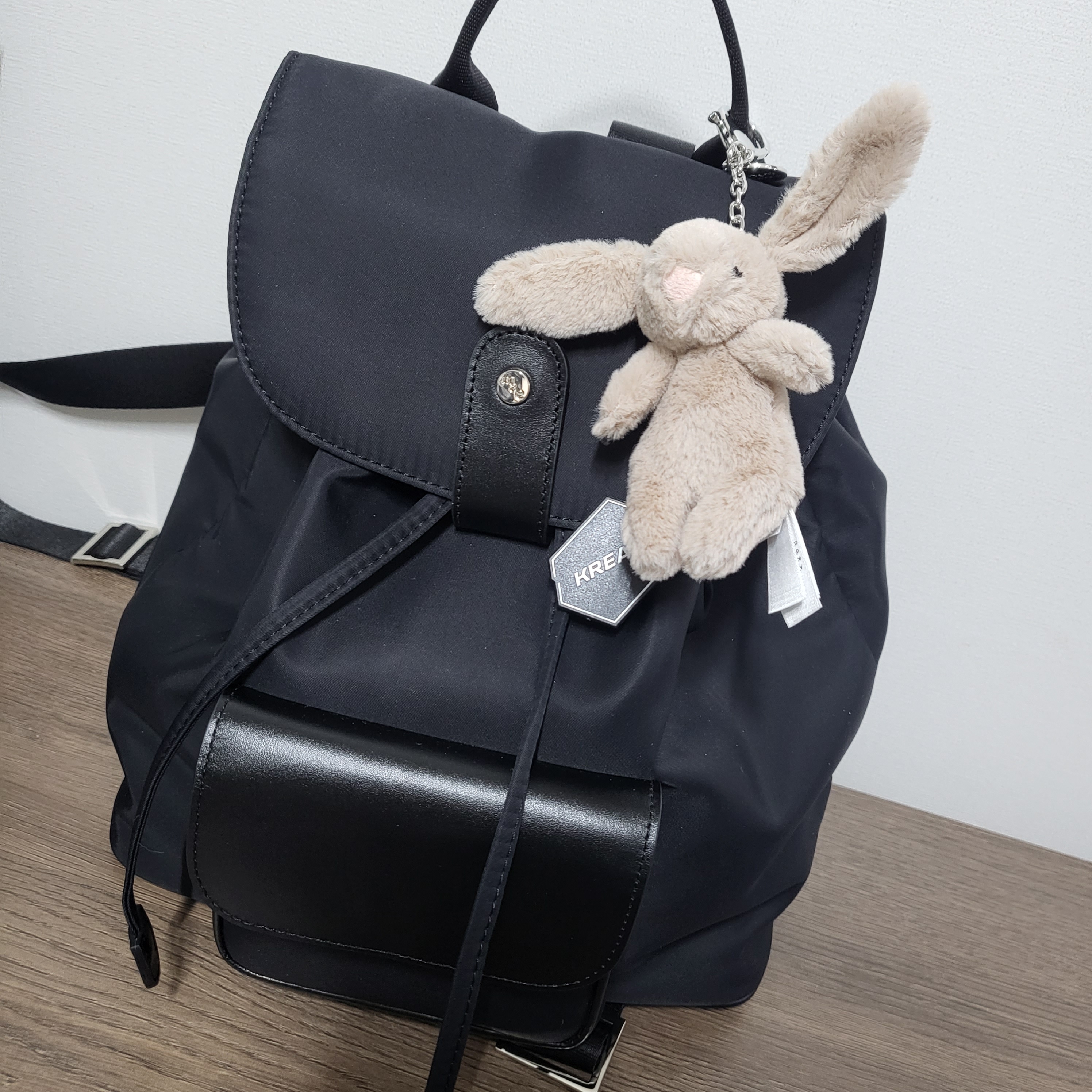Jellycat Bashful Bunny Bag Charm Beige 착용 스타일 - 1