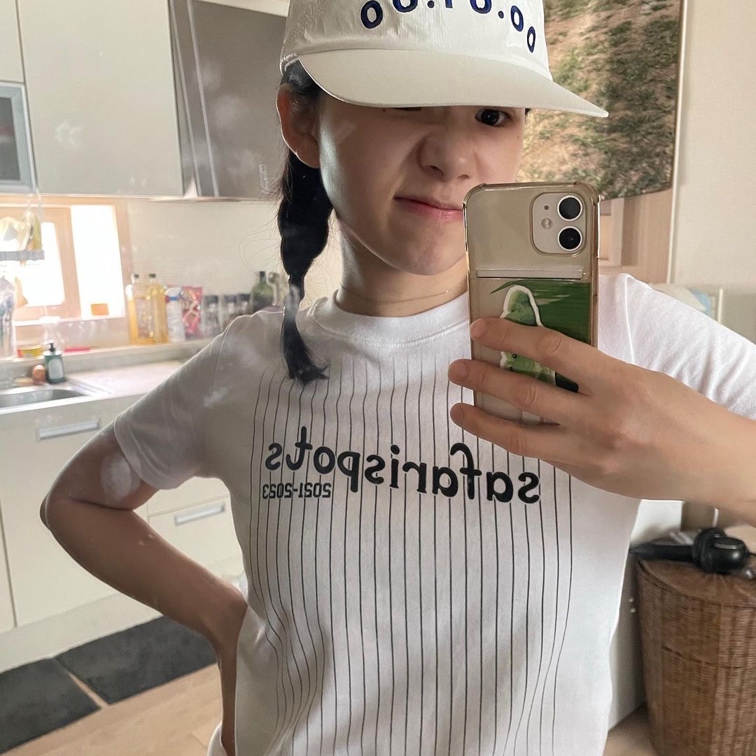 Safarispot Women 1/2 Safarispots Magazine Tee White 착용 스타일 - 1