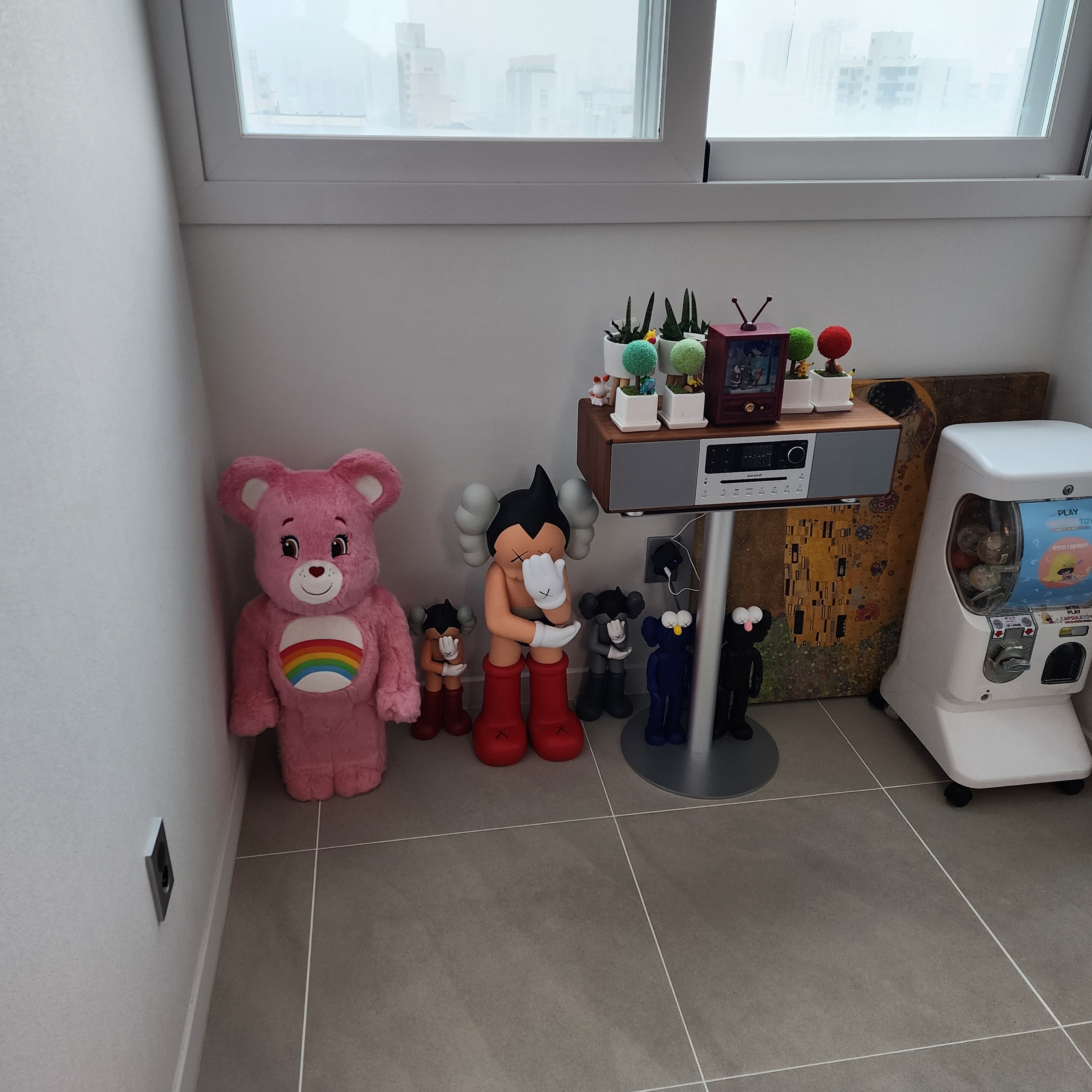 Bearbrick Care Bears Cheer Bear Costume Ver. 1000% 착용 스타일