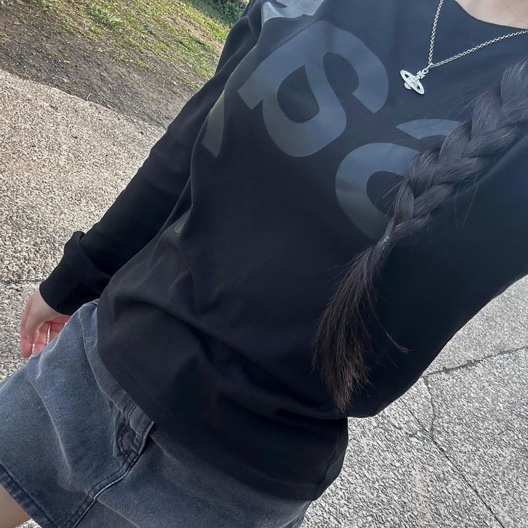 [KREAM 단독] Safarispot Women 1/2 Basic Safari LS T-Shirt Black 착용 스타일 - 3