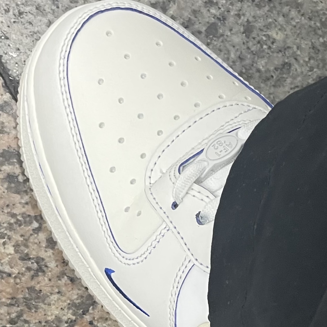 (W) Nike Air Force 1 '07 LX Game Royal Sail 착용 스타일