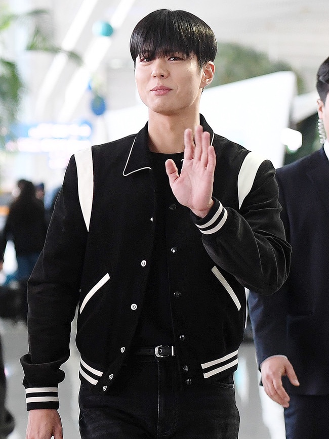 Celine Teddy Jacket in Corduroy Black 착용 스타일