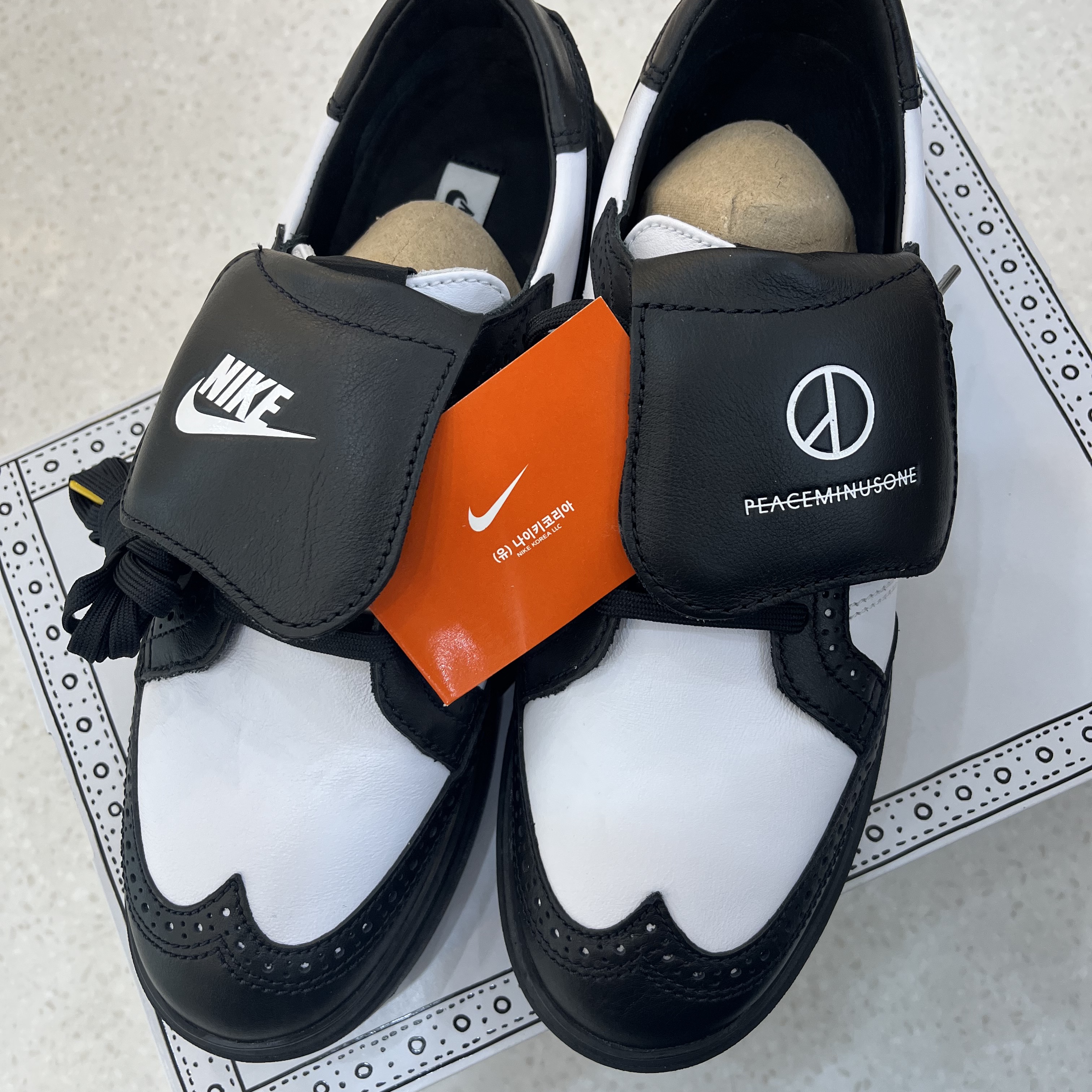Nike x Peaceminusone Kwondo1 Black and White 착용 스타일 - 1