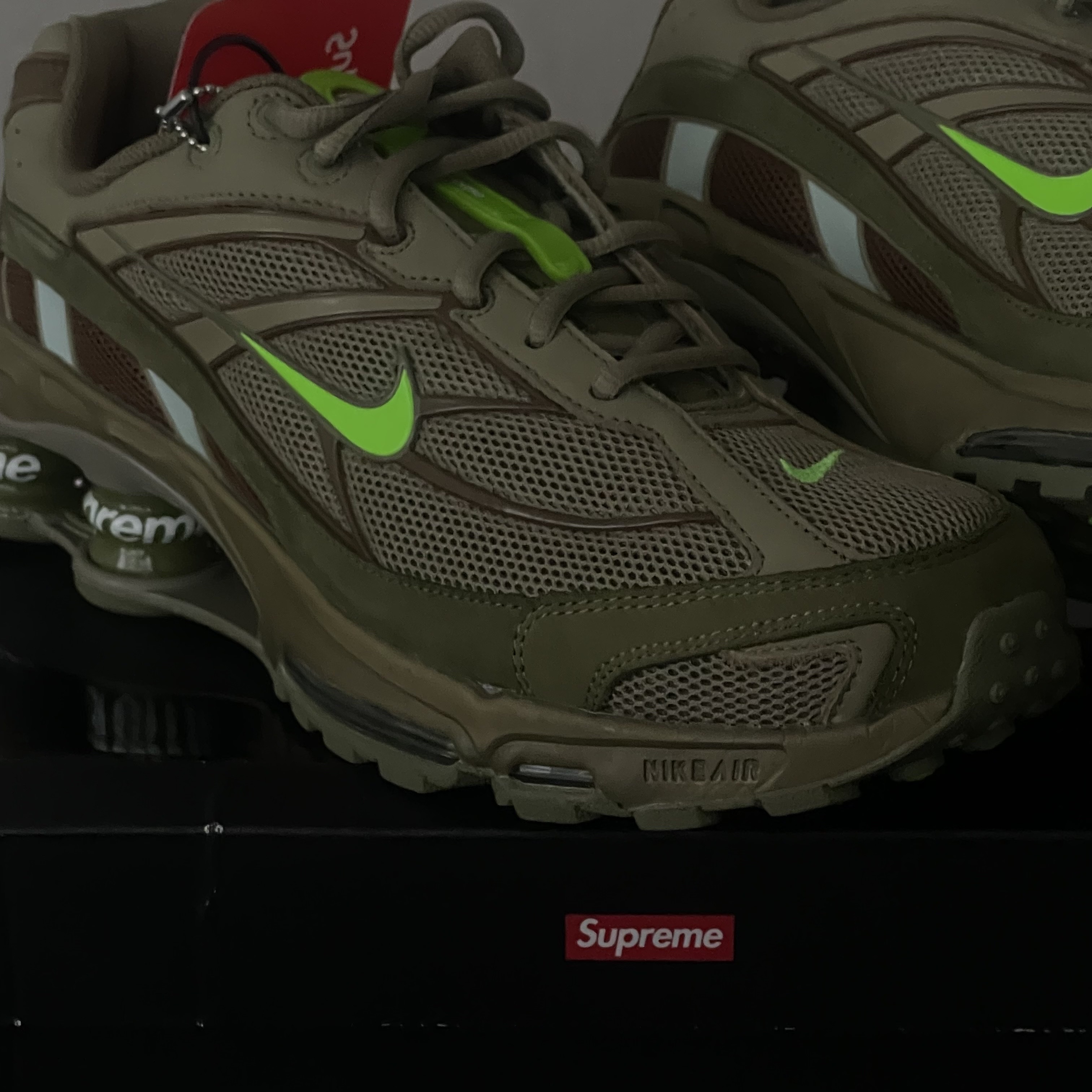 Nike x Supreme Shox Ride 2 SP Neutral Olive 착용 스타일 - 3