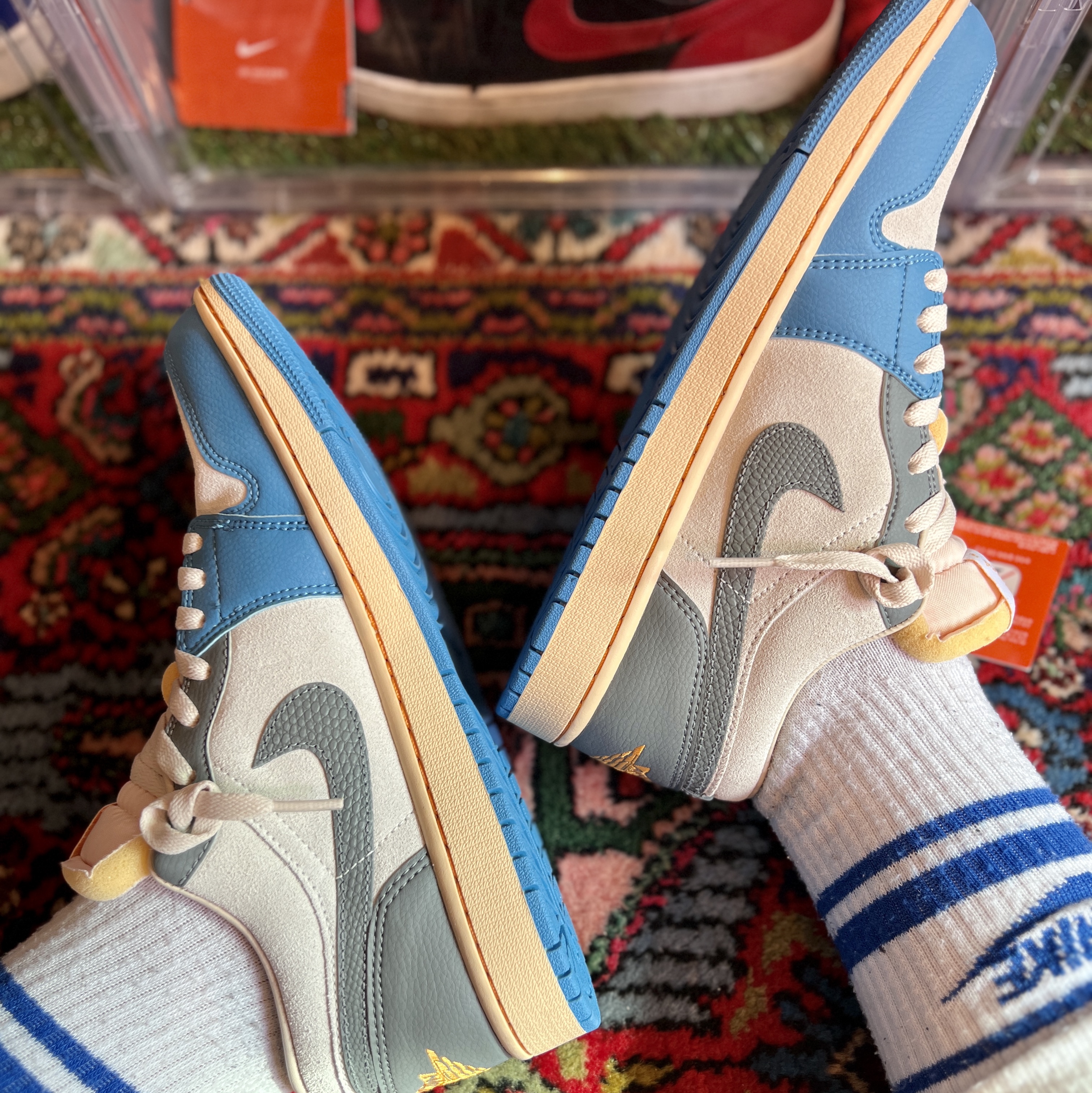 Jordan 1 Low SE Tokyo 96 착용 스타일 - 2