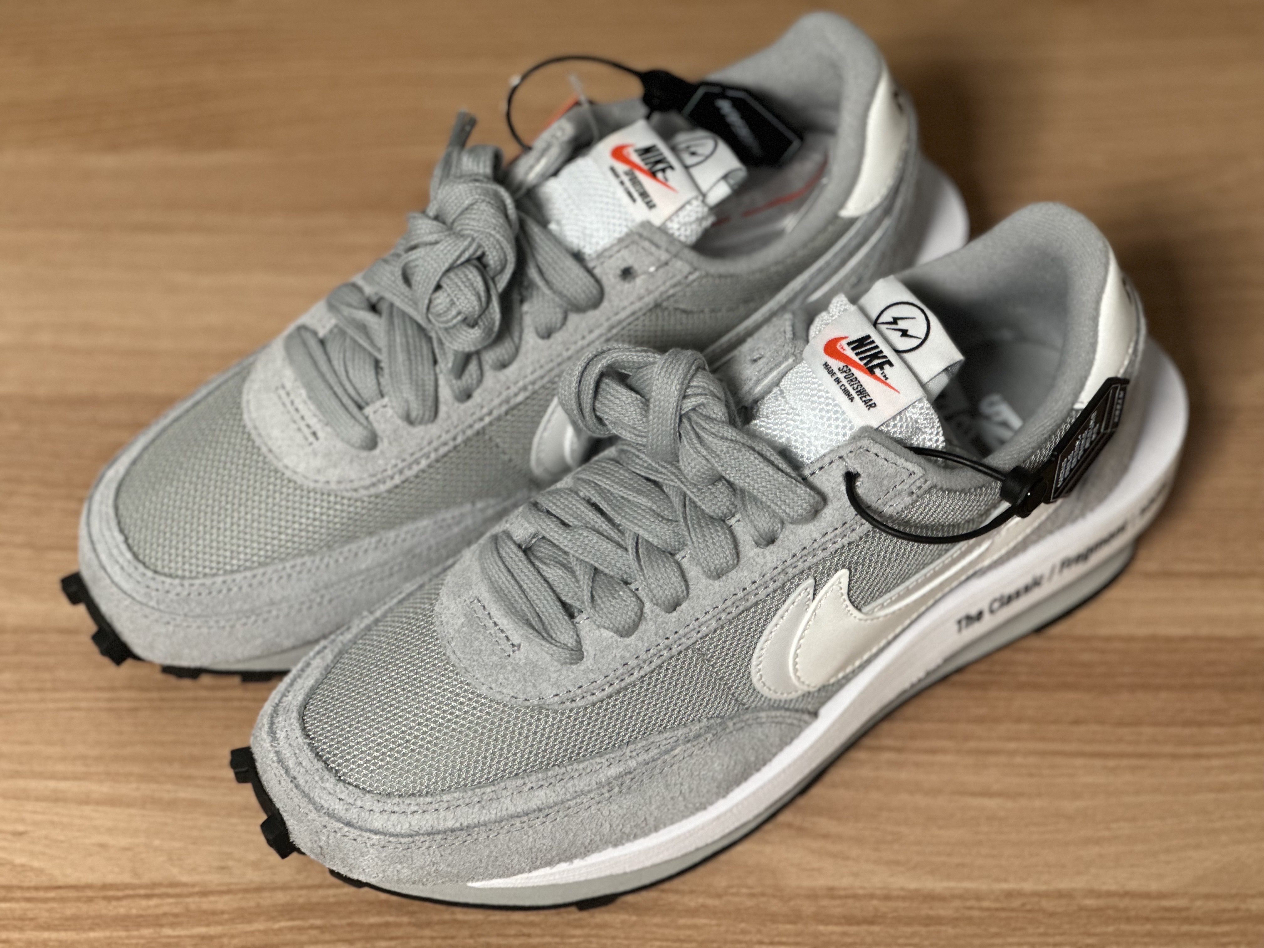 Nike x Sacai x Fragment LDWaffle Light Smoke Grey 착용 스타일 - 3