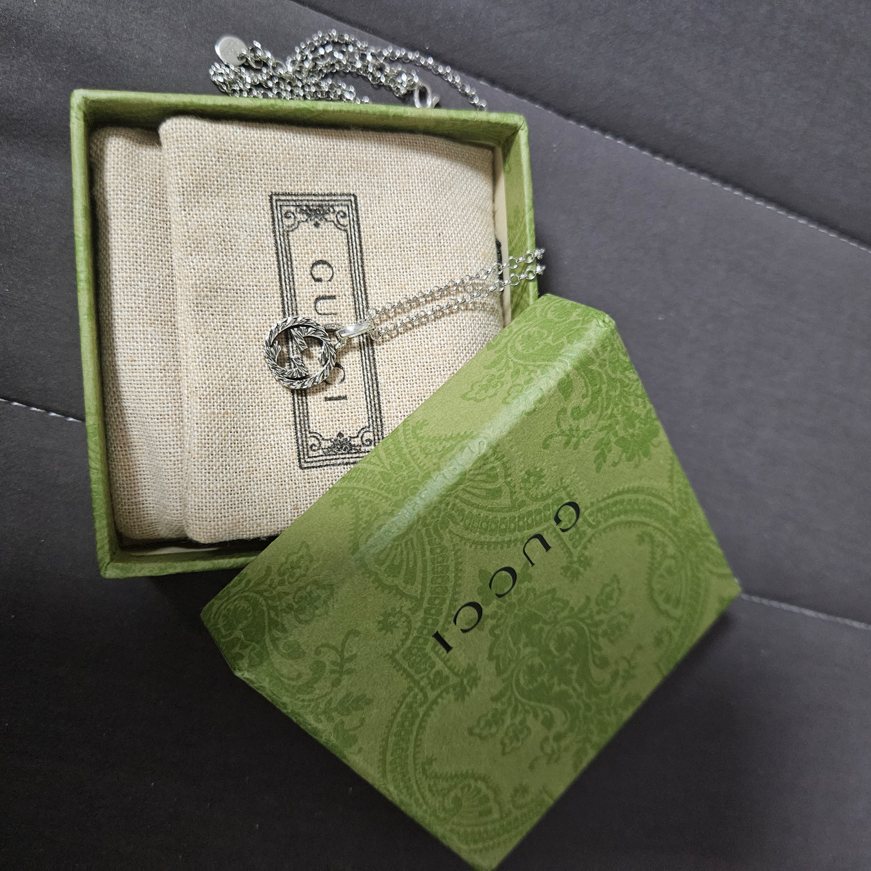 Gucci Interlocking G Pendant Necklace Silver 착용 스타일 - 3