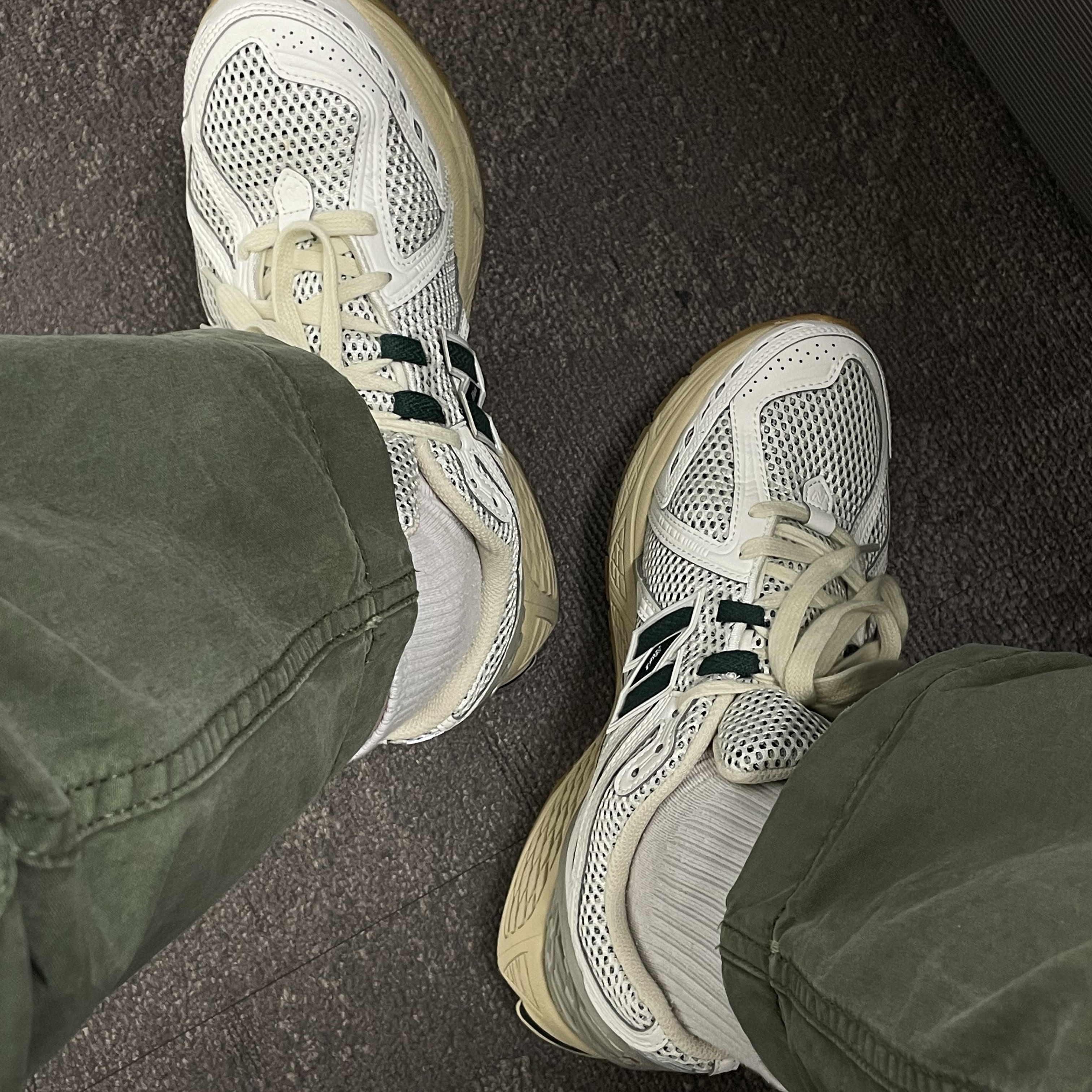 New Balance 1906R Silver Green 착용 스타일