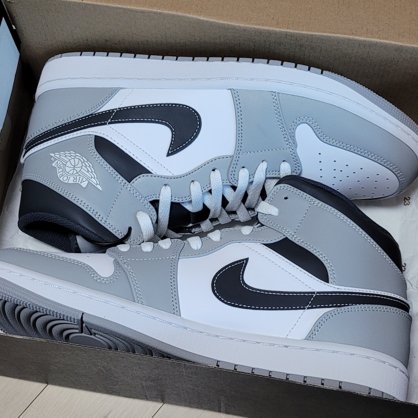 Jordan 1 Mid Light Smoke Grey Anthracite 착용 스타일