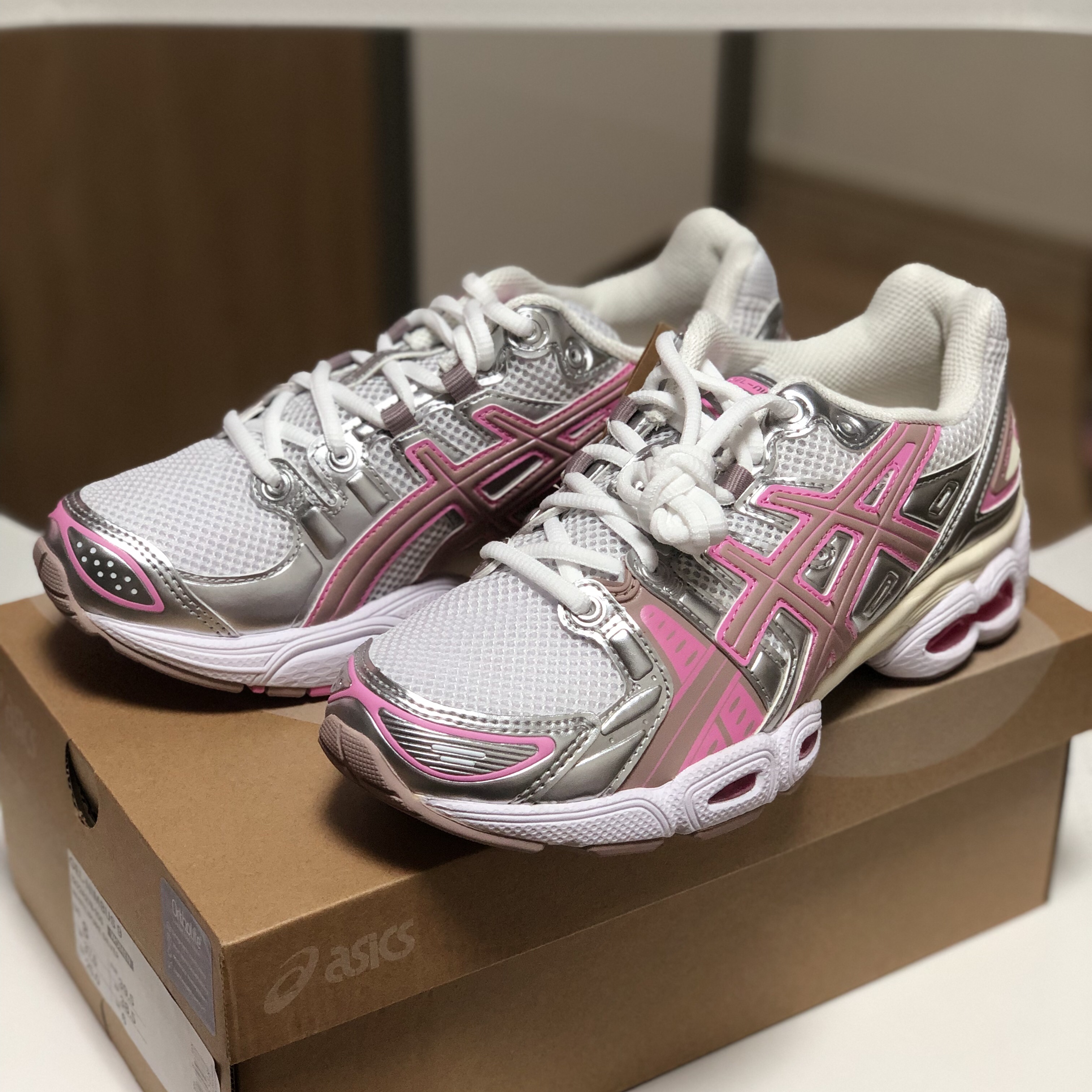 (W) Asics Gel-Nimbus 9 White Pure Silver 착용 스타일