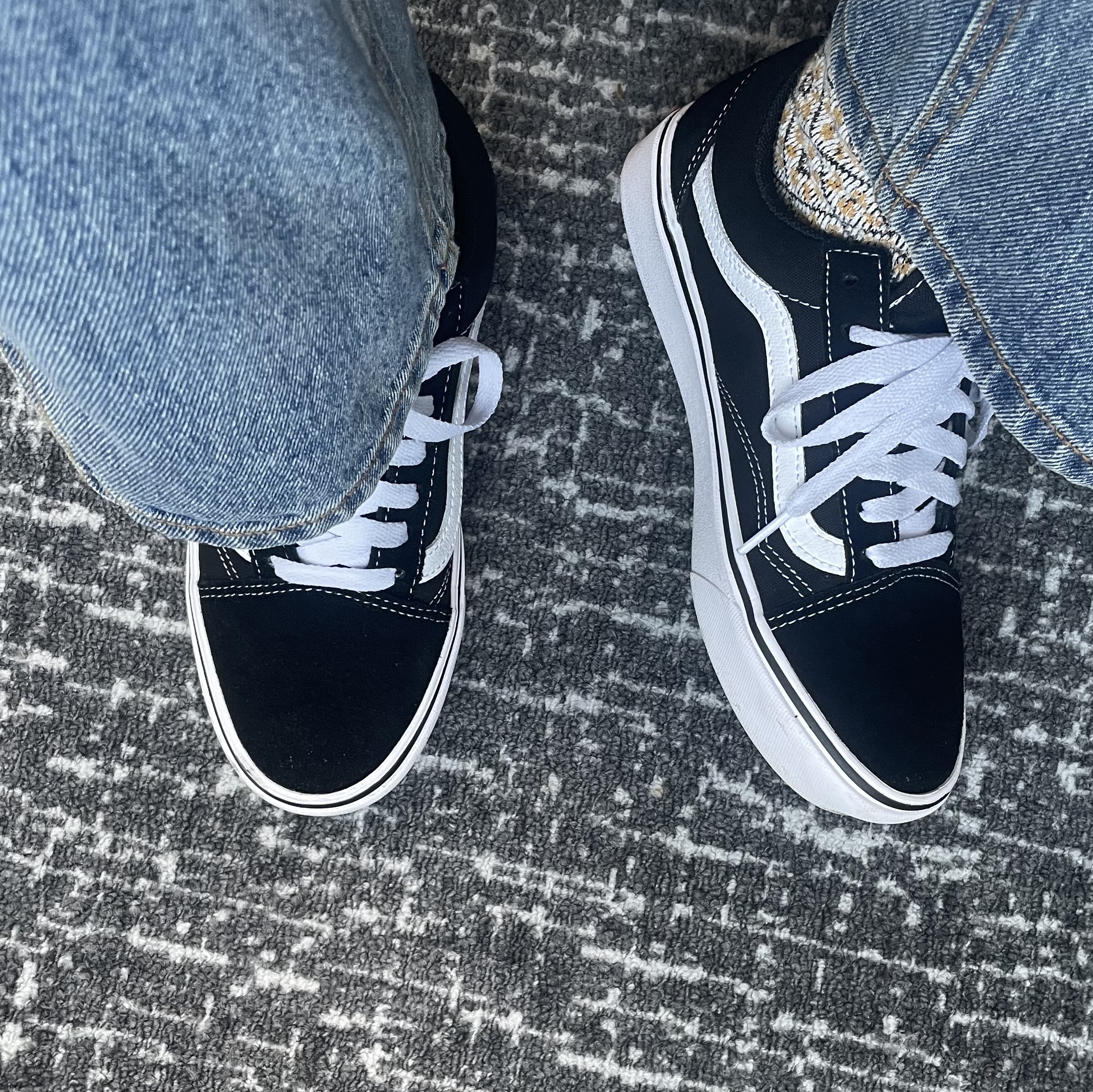 Vans ComfyCush Old Skool Black True white 착용 스타일