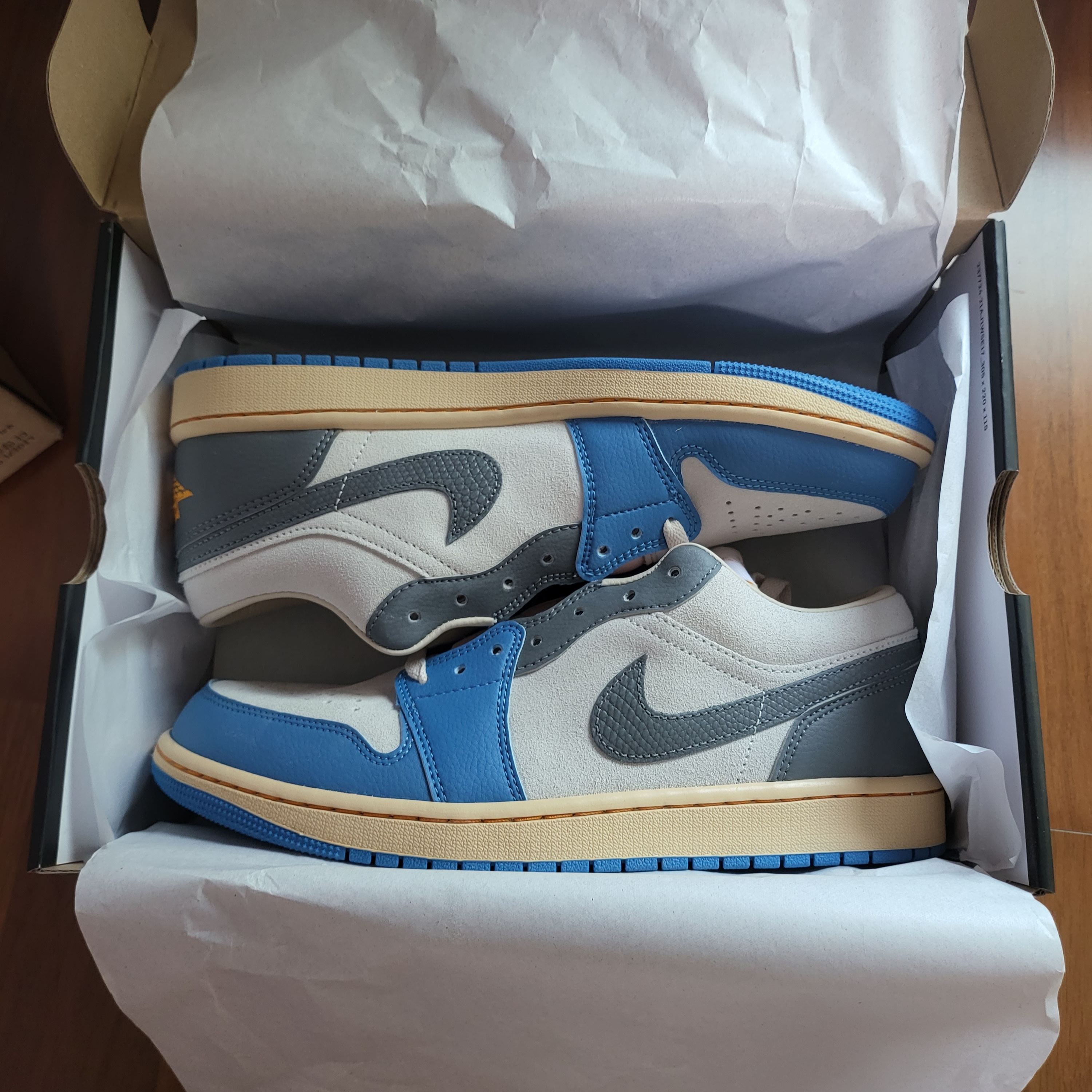 Jordan 1 Low SE Tokyo 96 착용 스타일 - 1