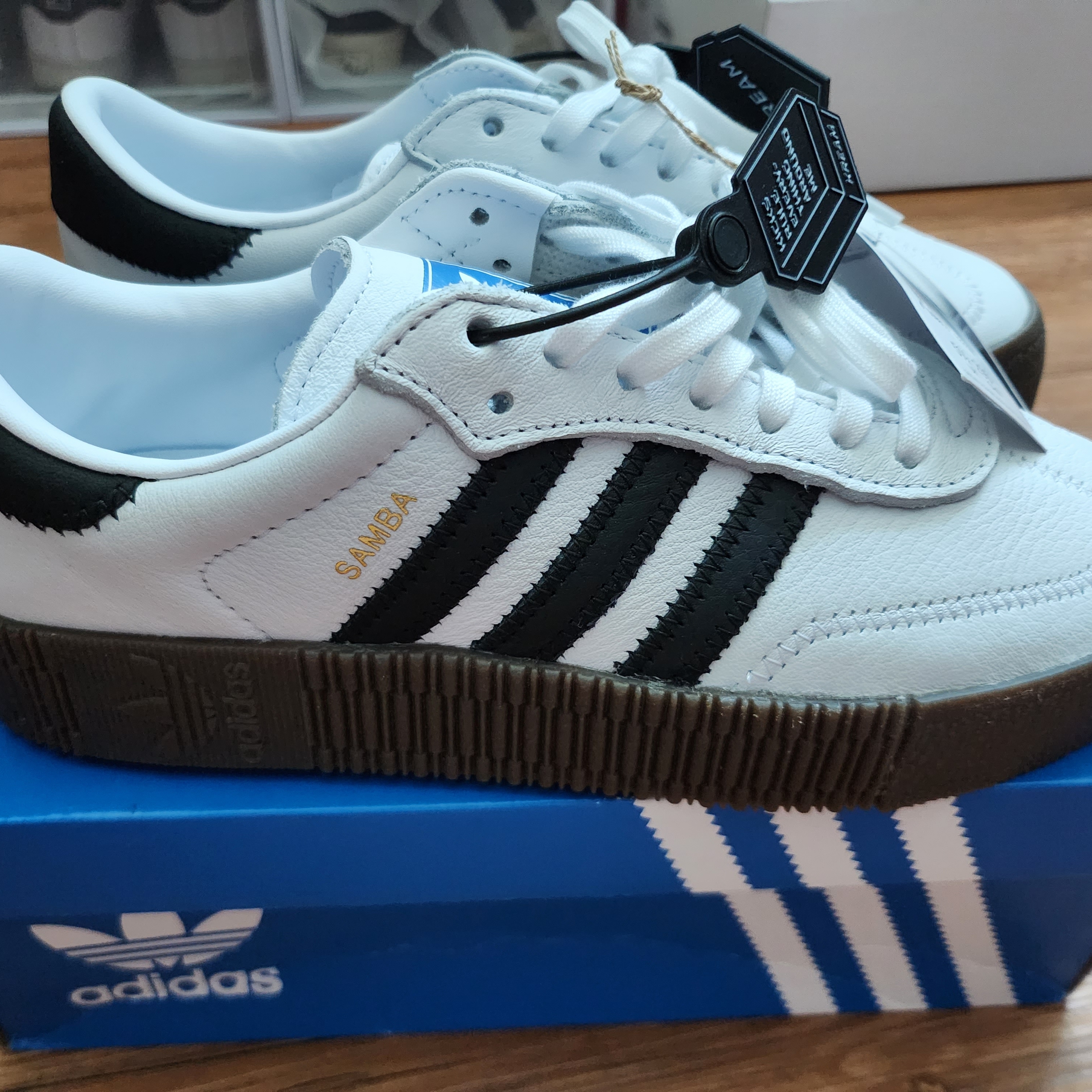 (W) Adidas Sambarose White Black Gum 착용 스타일 - 1