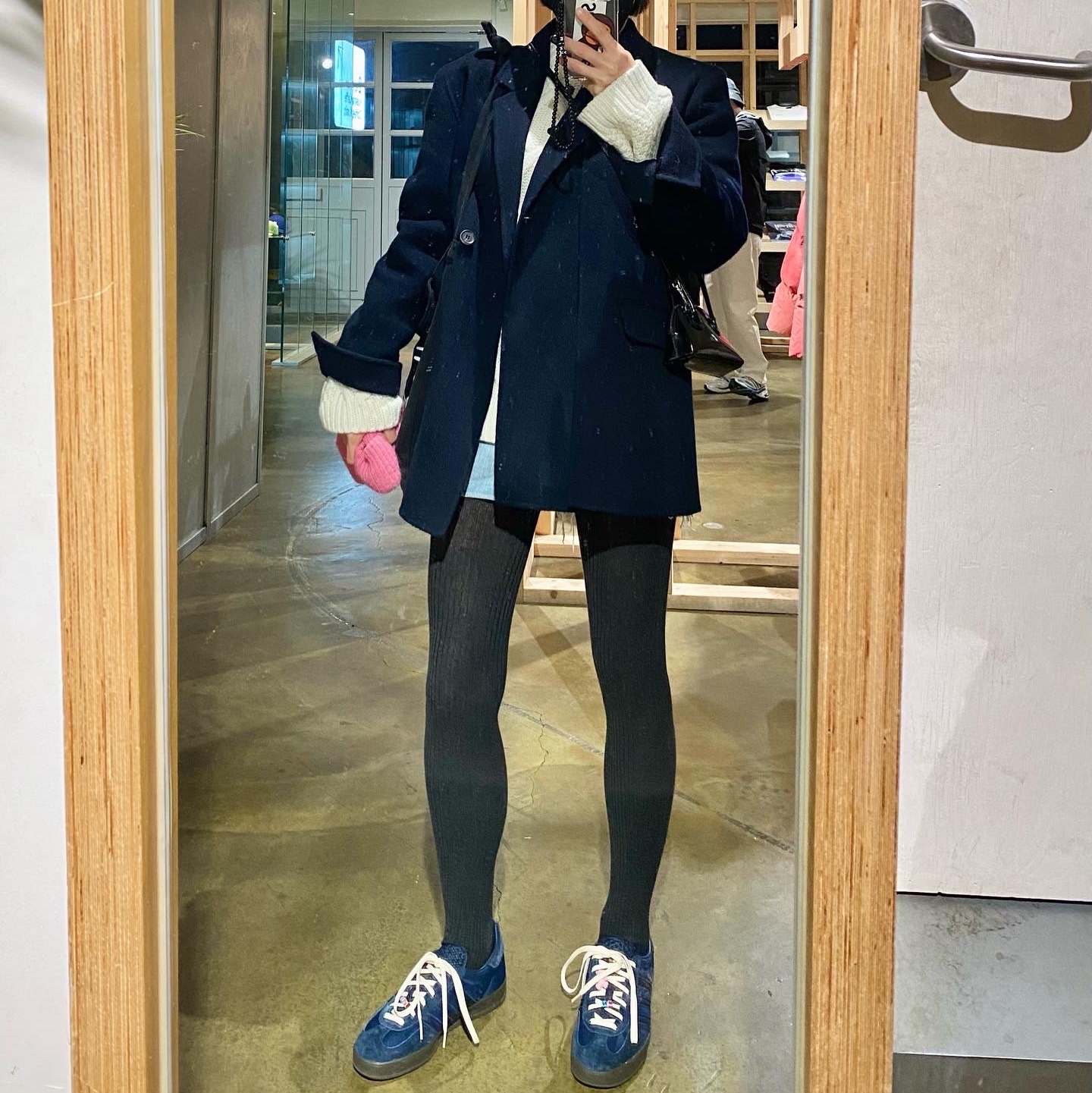 Adidas Gazelle Indoor Collegiate Navy 착용 스타일 - 1