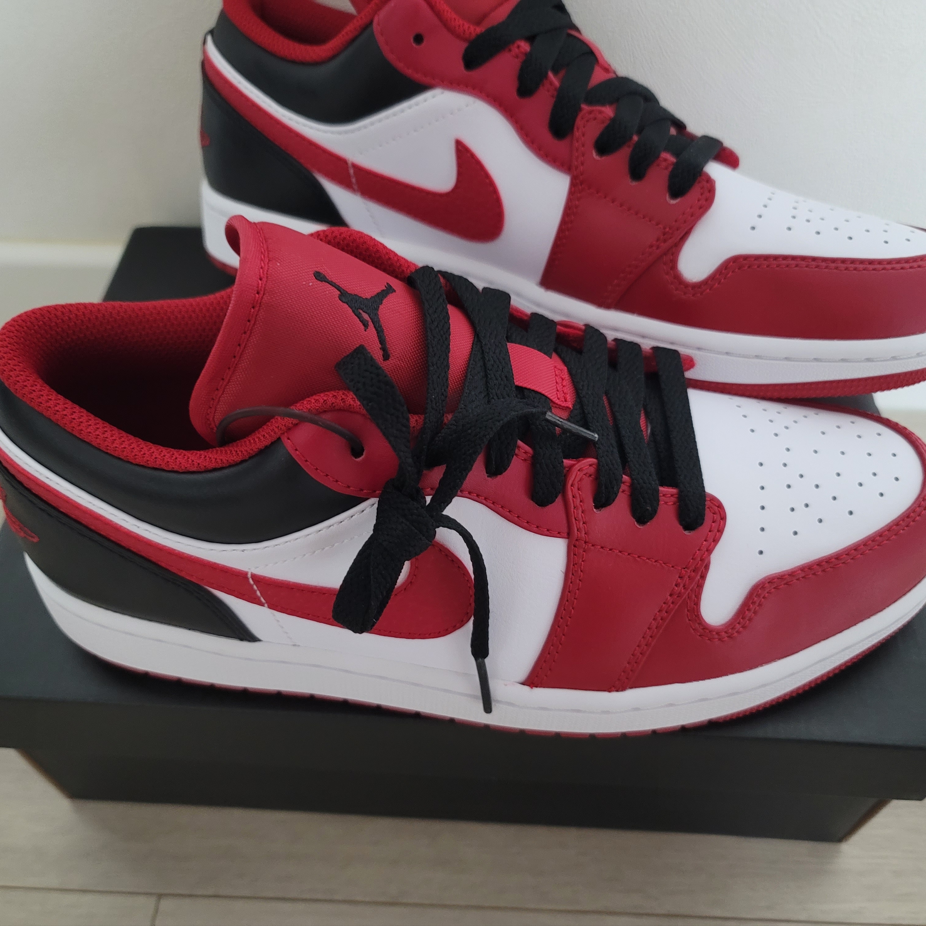 Jordan 1 Low White Gym Red Black 착용 스타일