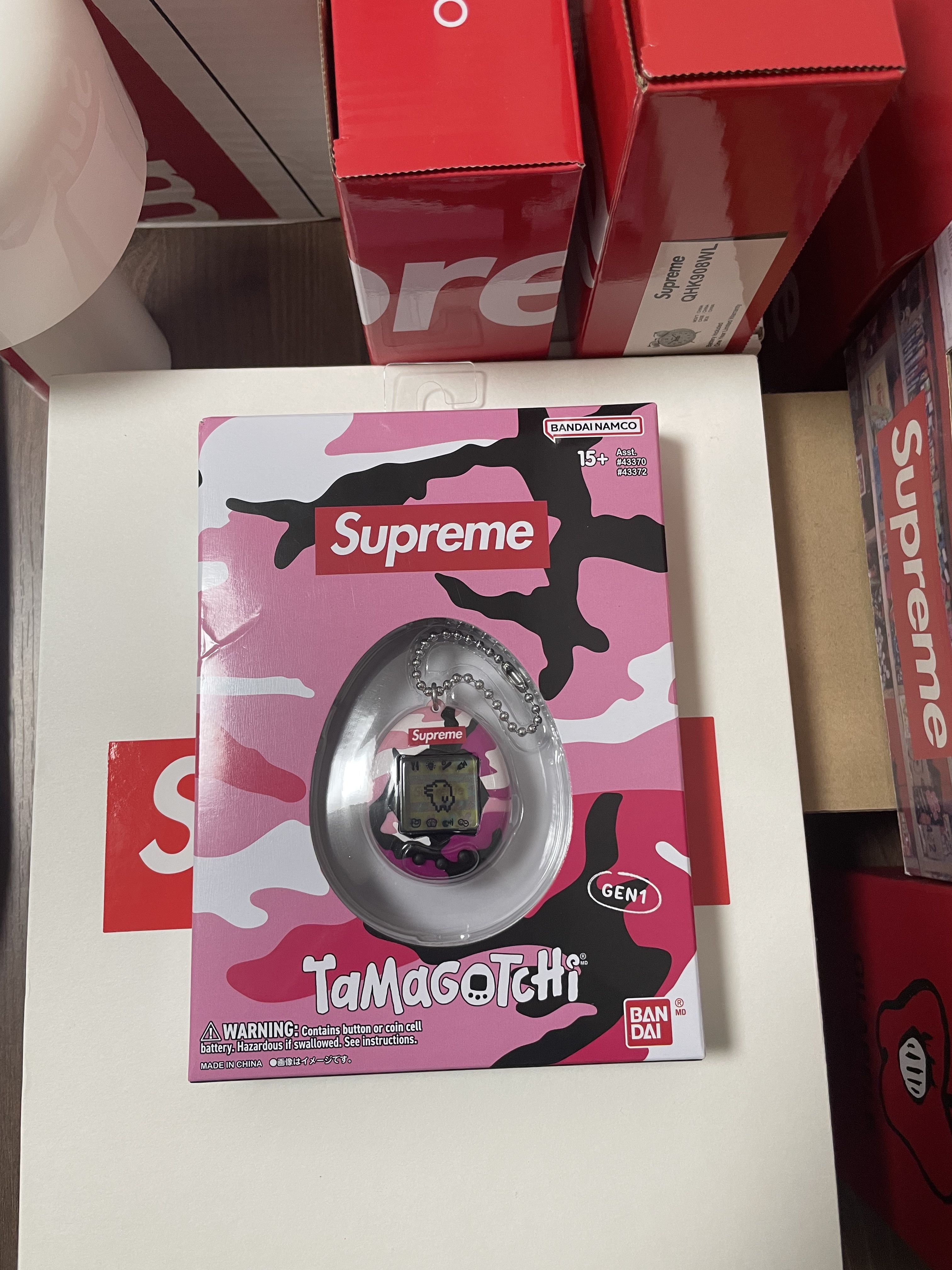 Supreme Tamagotchi Pink - 23SS 착용 스타일 - 2