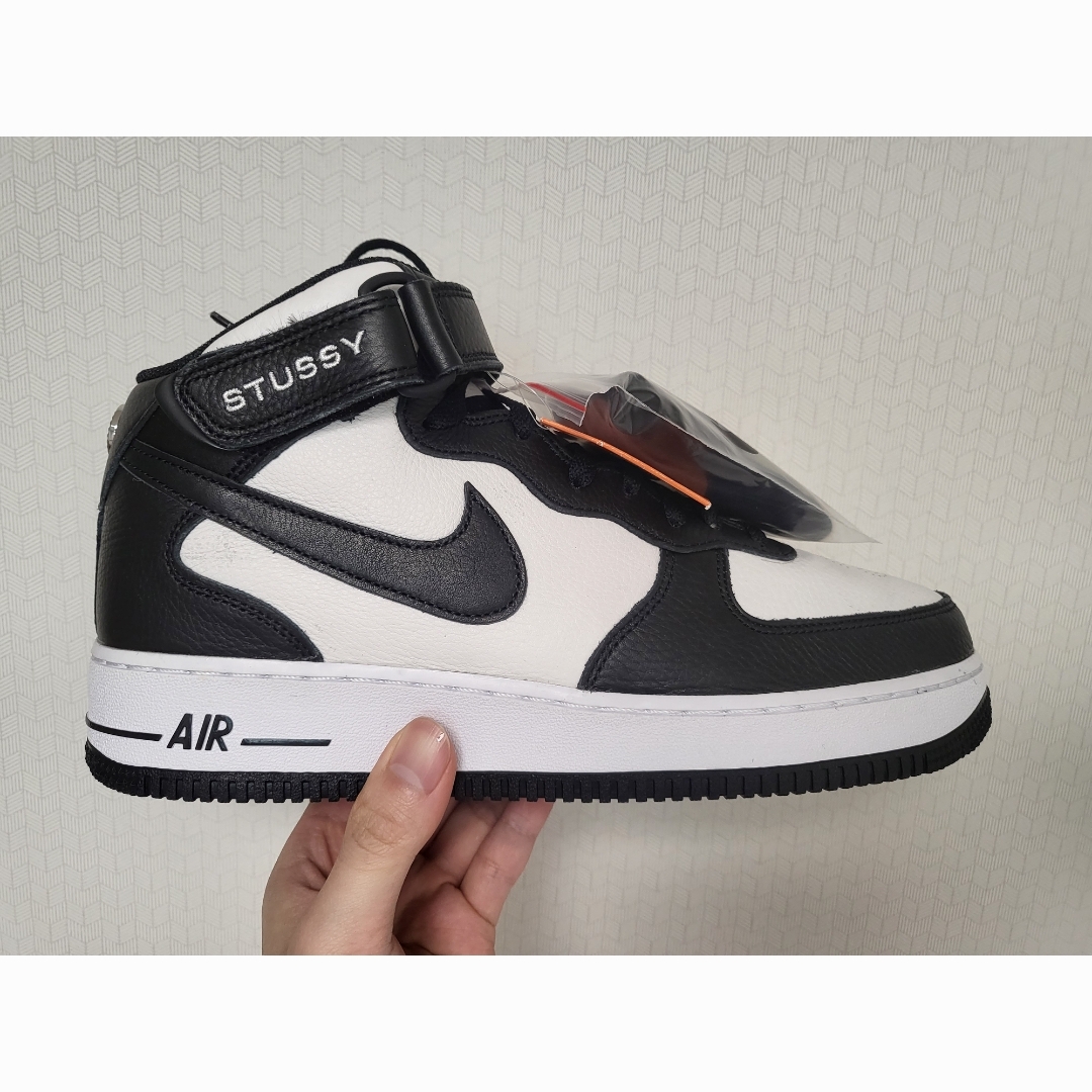 Nike x Stussy Air Force 1 '07 Mid SP Black and Light Bone 착용 스타일