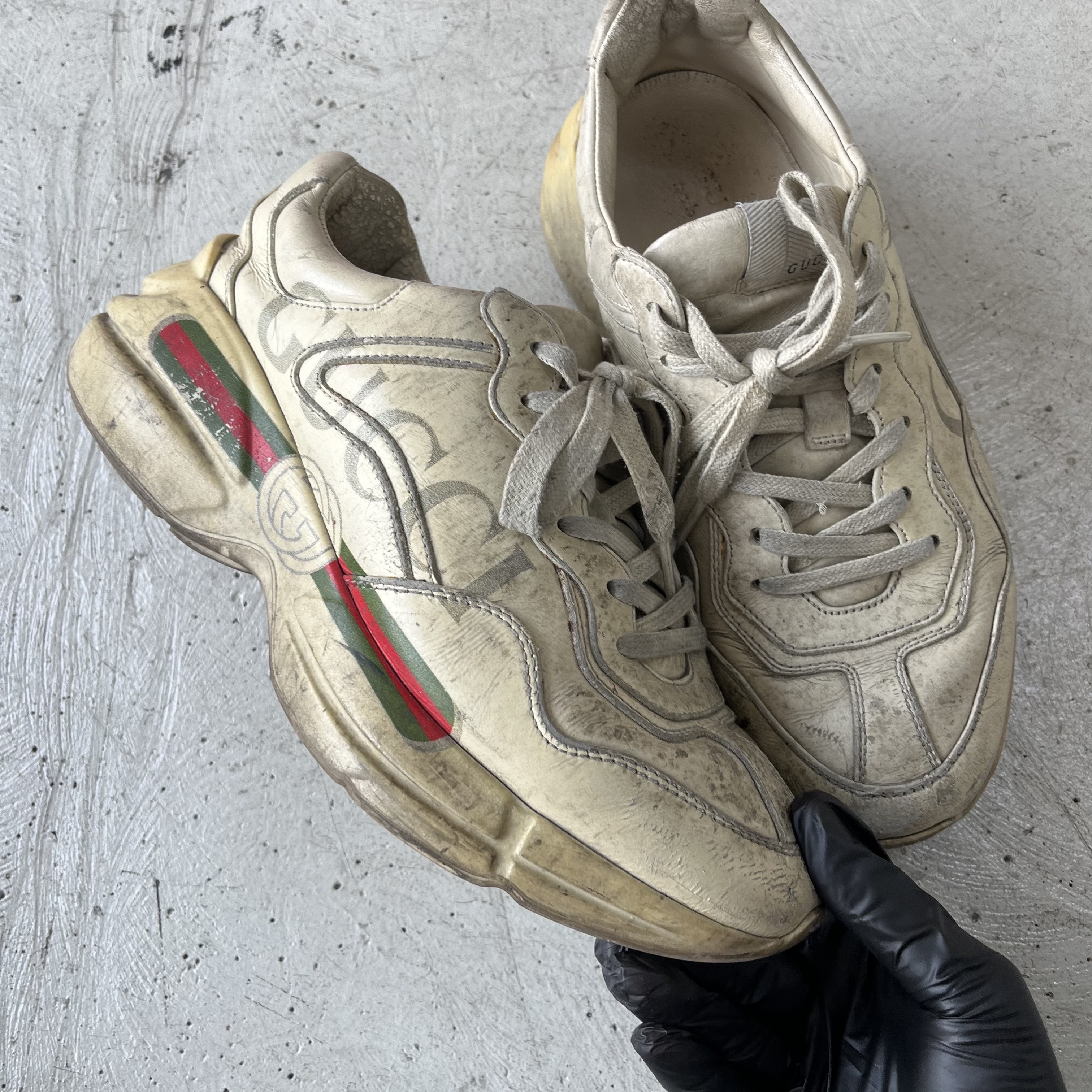 Gucci Rhyton Leather Sneakers Logo, Gucci Rhyton Leather Effect Fabric Sneakers White 착용 스타일 - 3