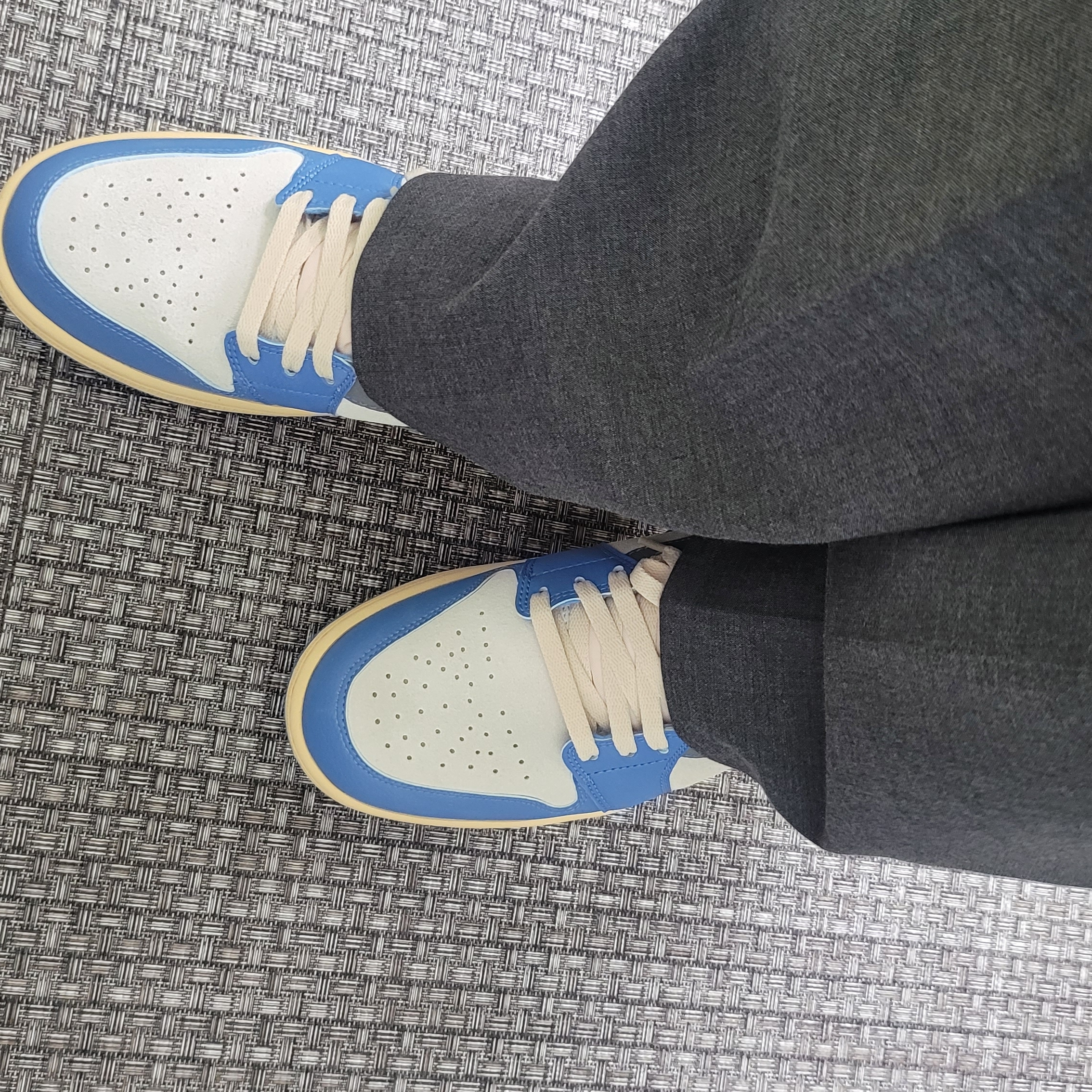 Jordan 1 Low SE Tokyo 96 착용 스타일 - 5