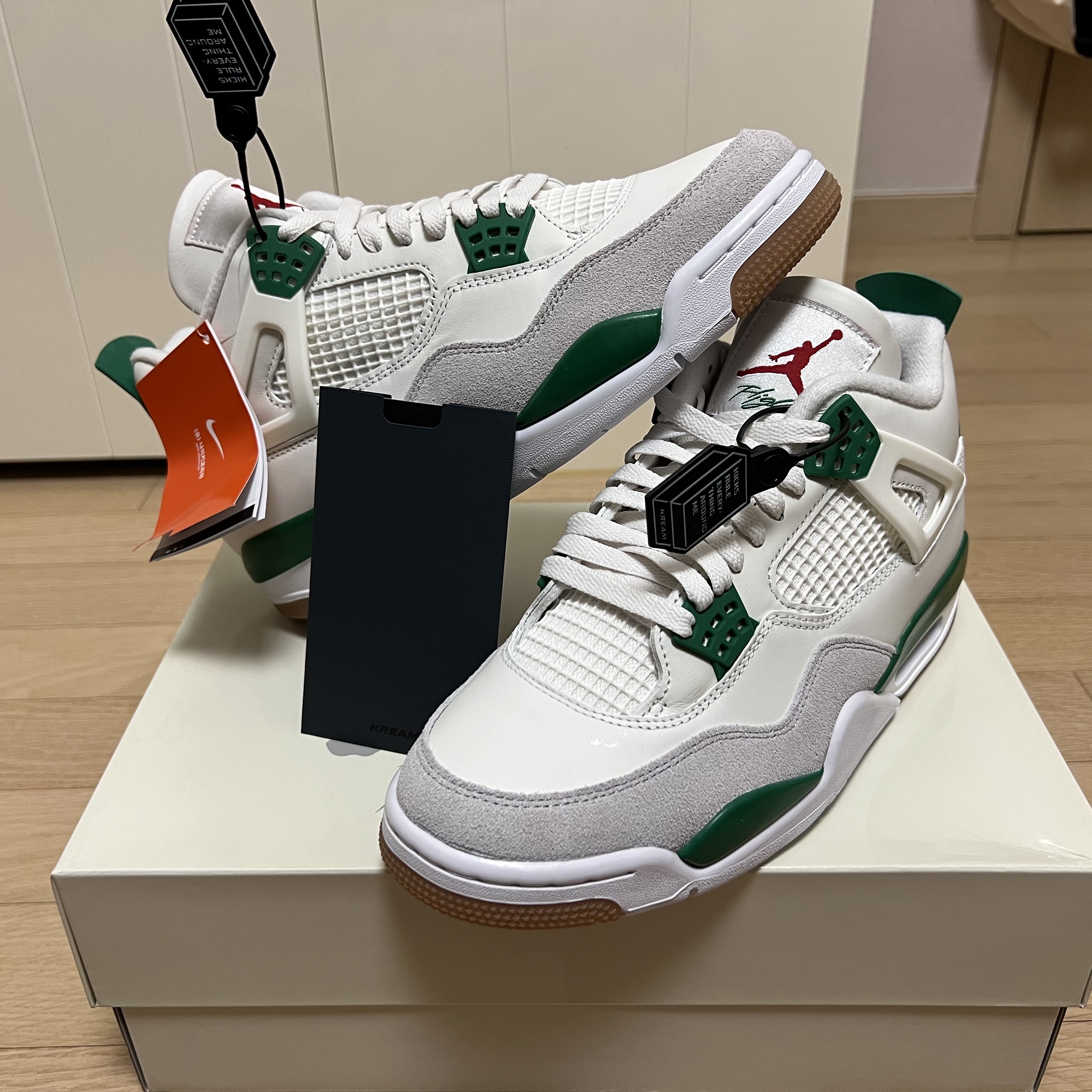 Jordan 4 x Nike SB Retro SP Pine Green 착용 스타일 - 1