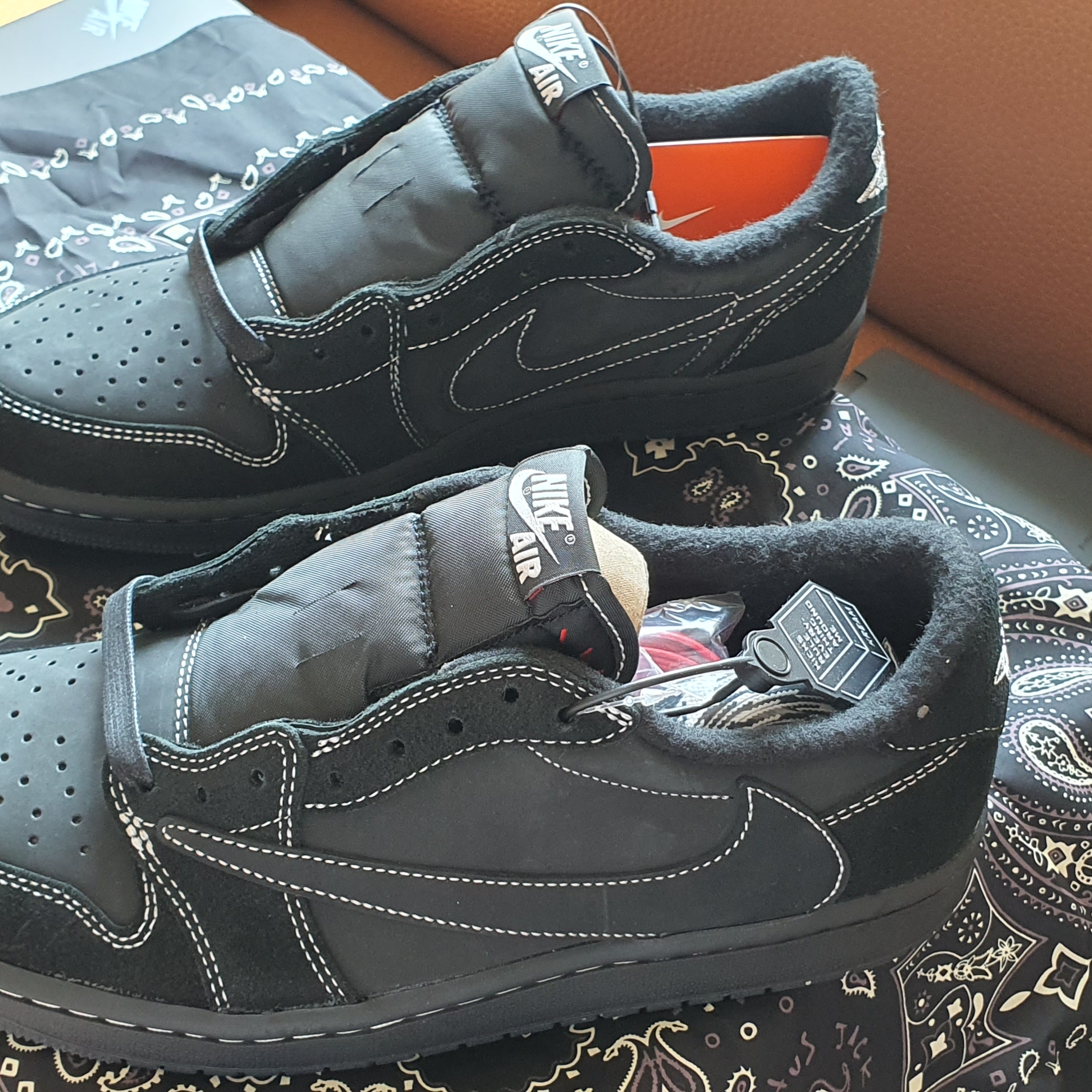 Jordan 1 x Travis Scott Retro Low OG SP Black Phantom 착용 스타일
