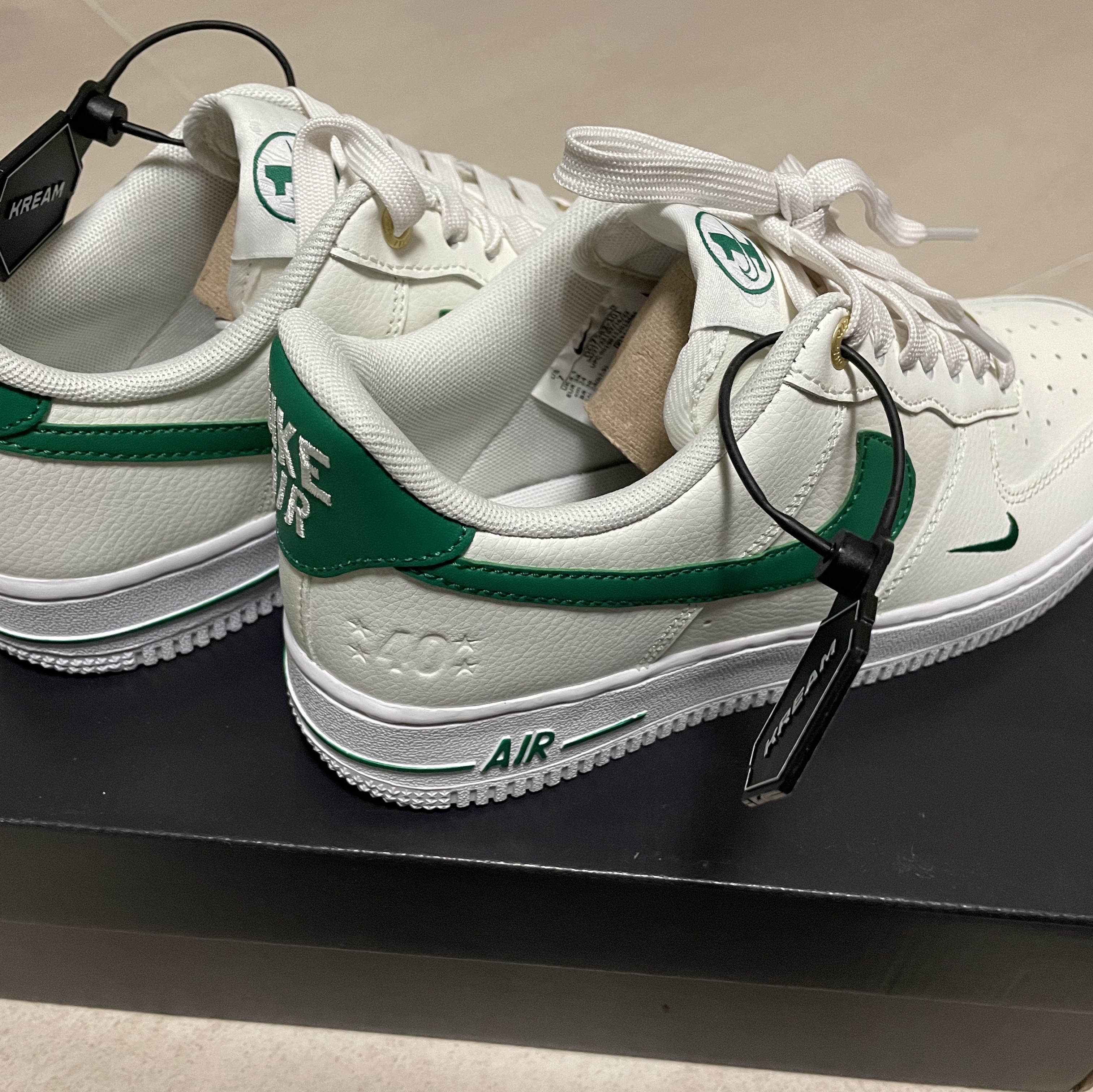 (W) Nike Air Force 1 '07 SE 40th Anniversary Join Forces Sail Malachite 착용 스타일 - 2