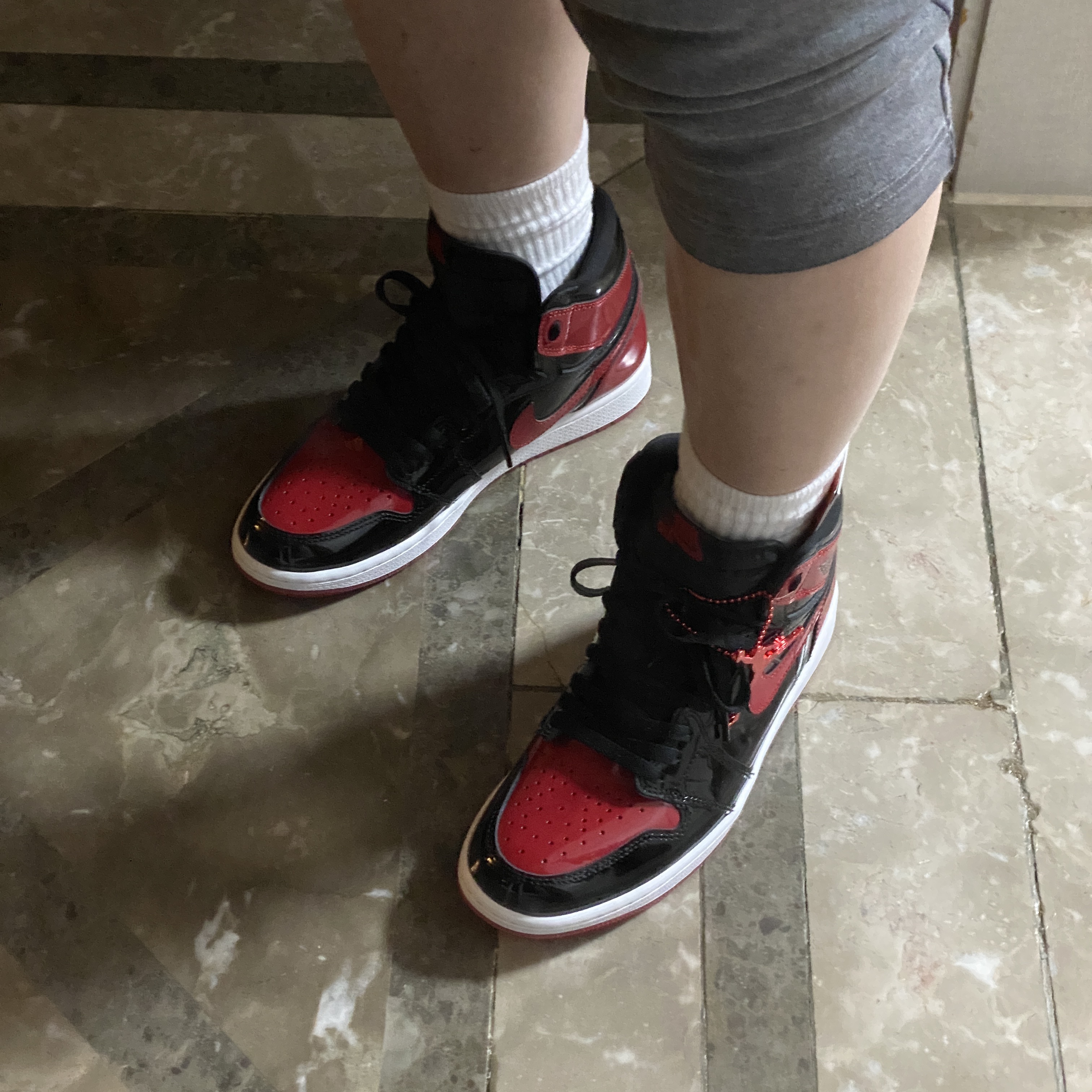 Jordan 1 Retro High OG Patent Bred 착용 스타일 - 2