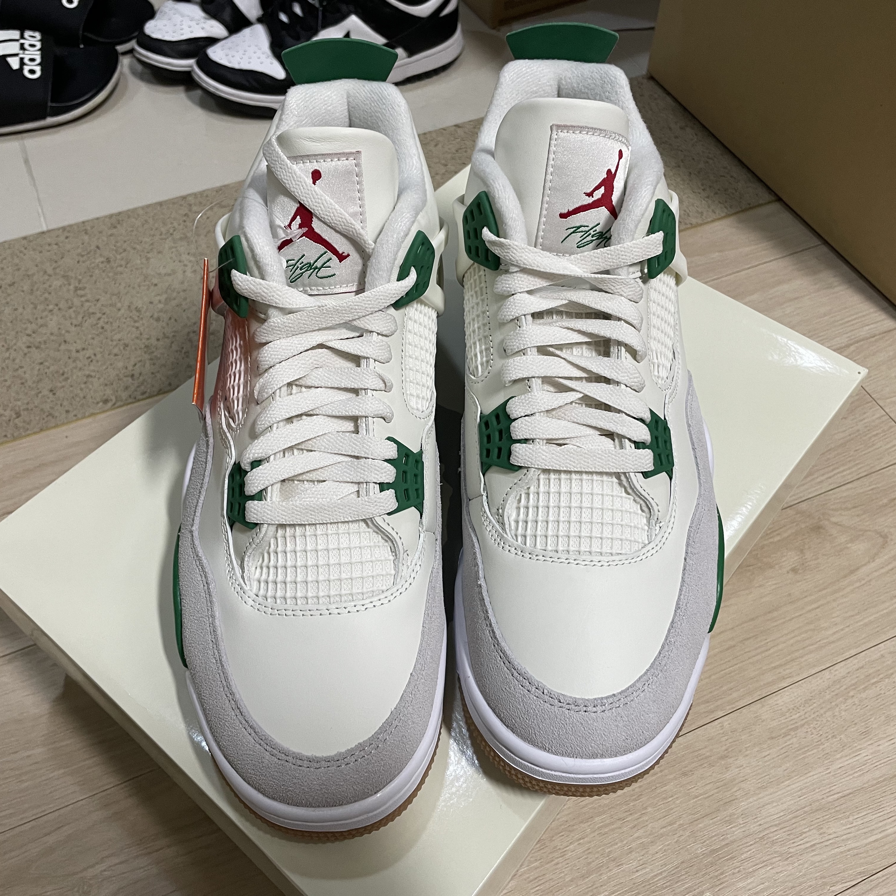 Jordan 4 x Nike SB Retro SP Pine Green 착용 스타일 - 2