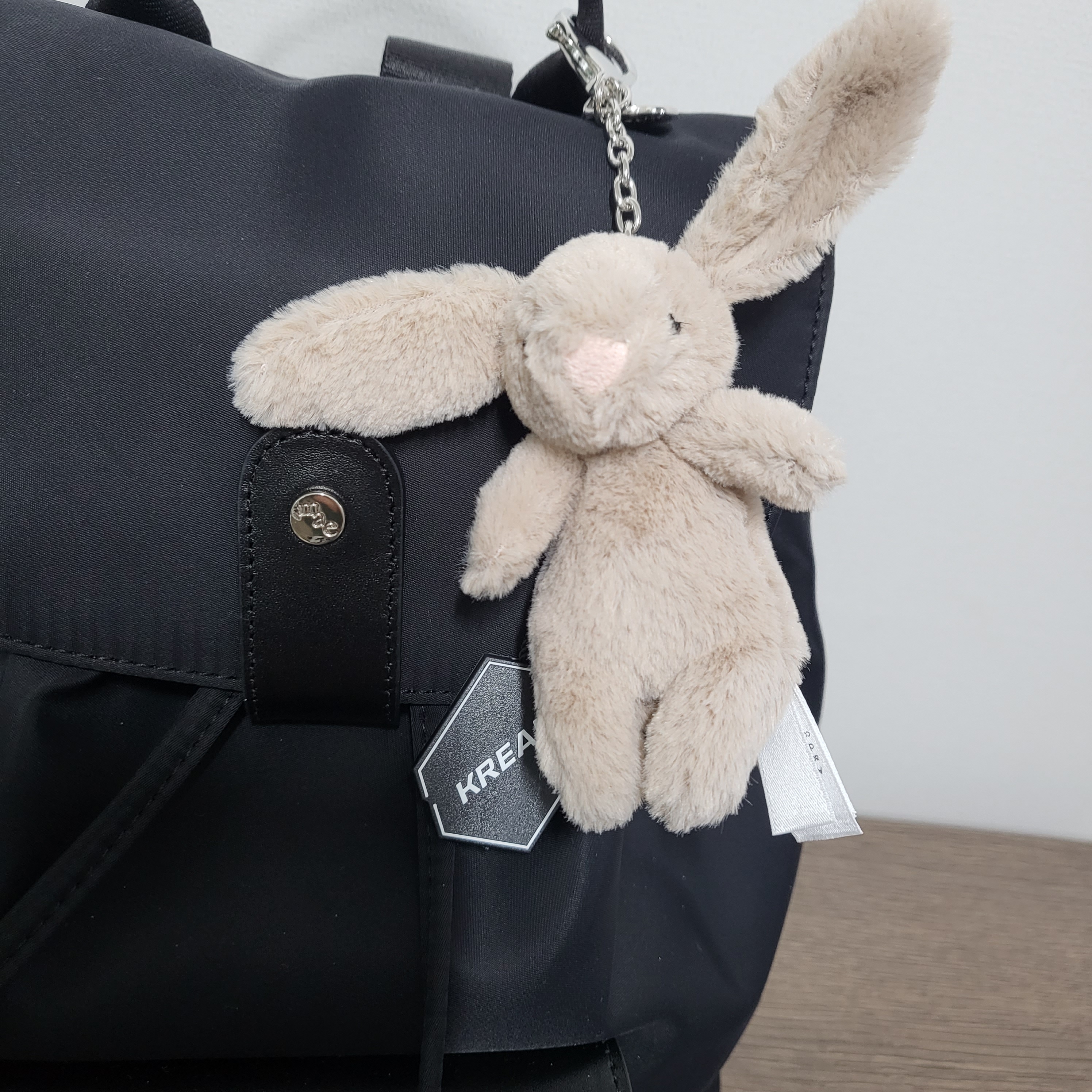 Jellycat Bashful Bunny Bag Charm Beige 착용 스타일 - 2