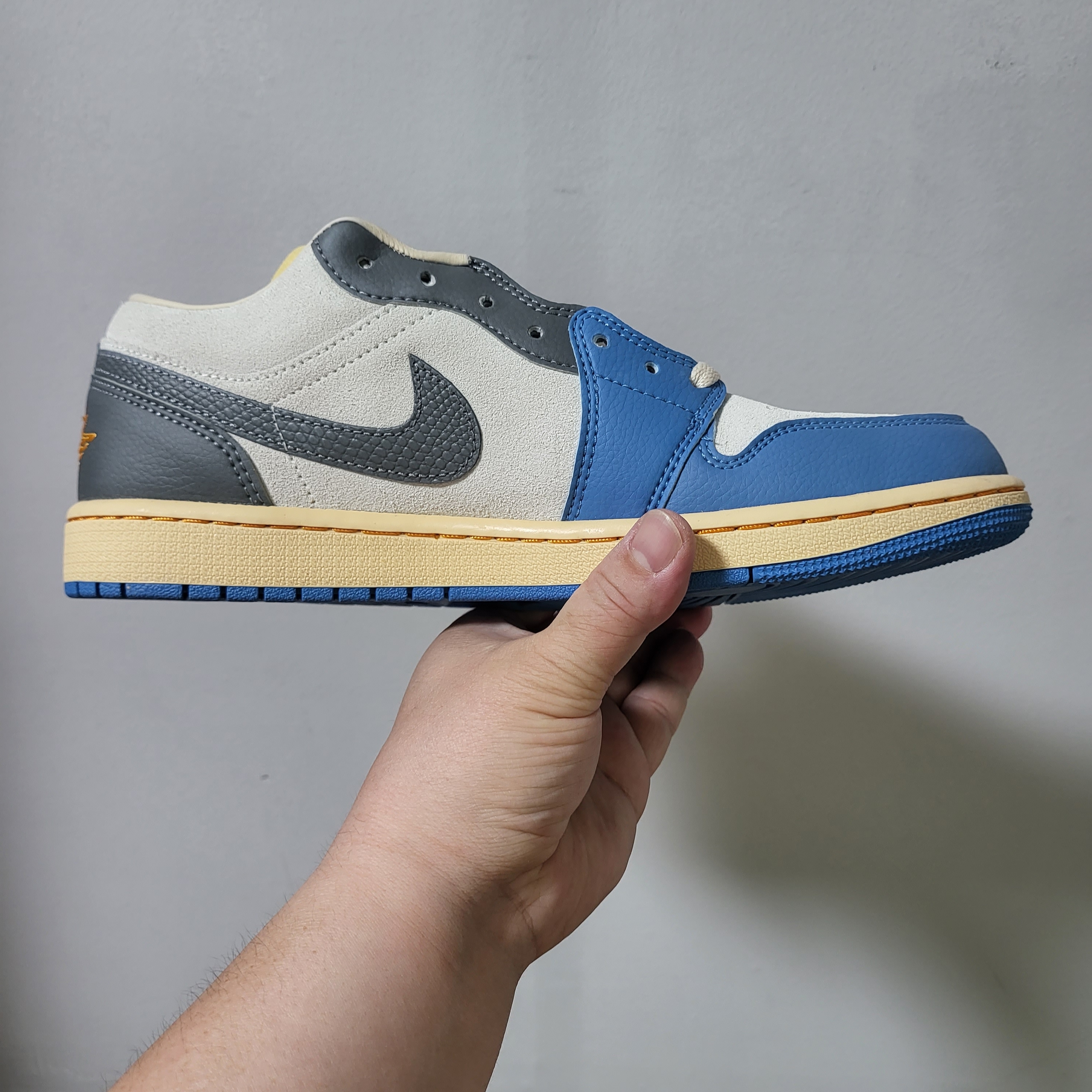 Jordan 1 Low SE Tokyo 96 착용 스타일 - 4